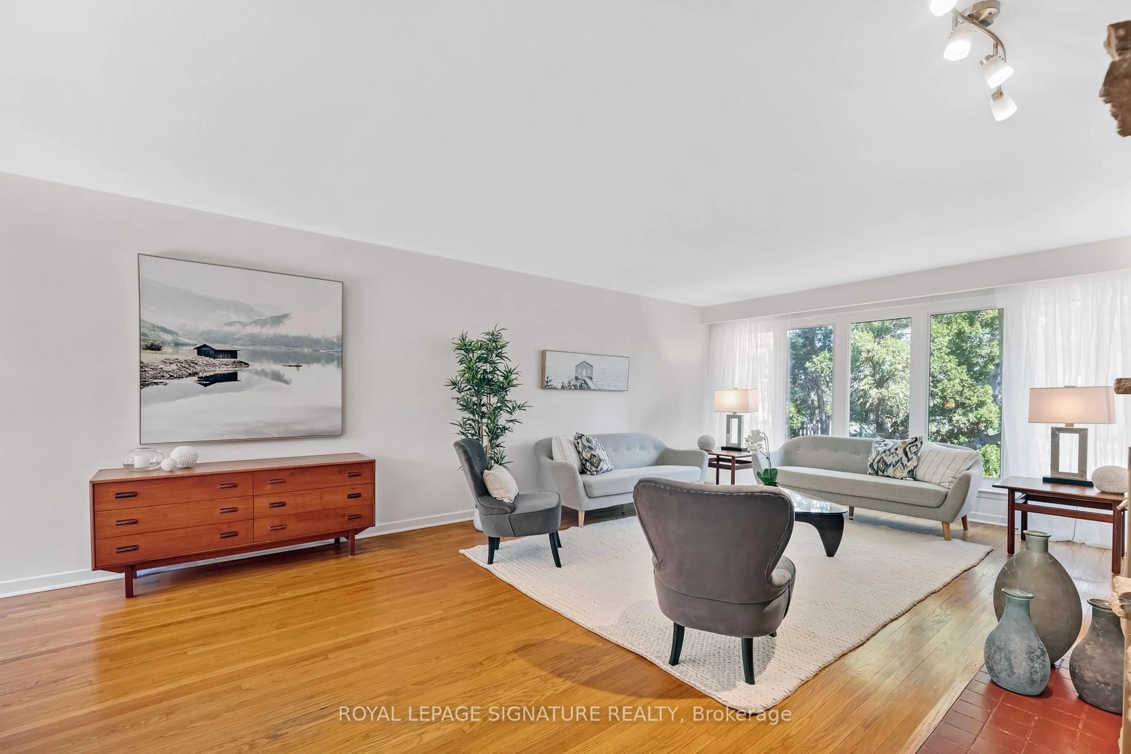 Living room with furniture, unknown for 86 Heathview Ave, Toronto Ontario M2K 2C5
