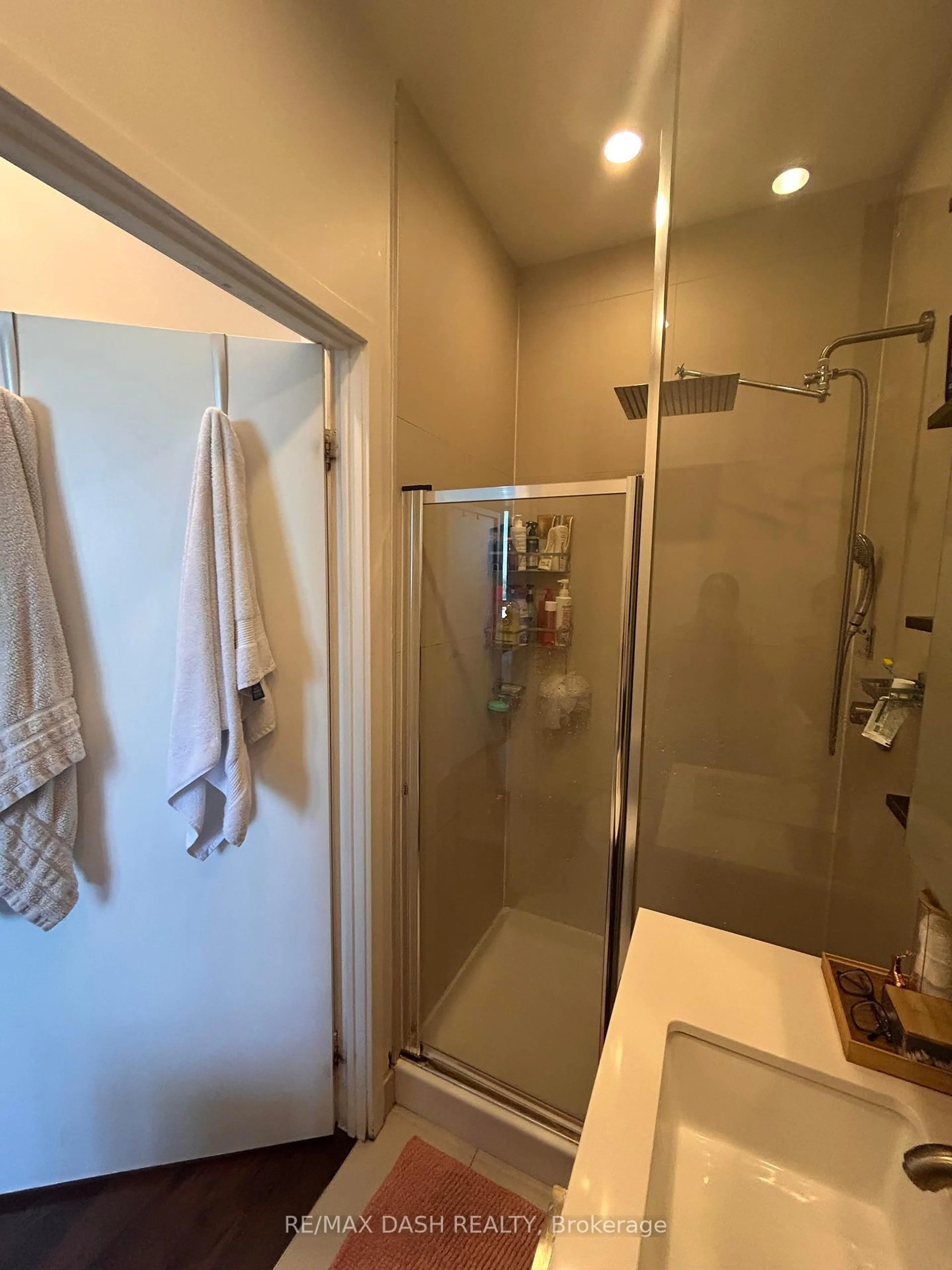 Standard bathroom, ceramic/tile floor for 170 Sumach St #2411, Toronto Ontario M5A 0C3