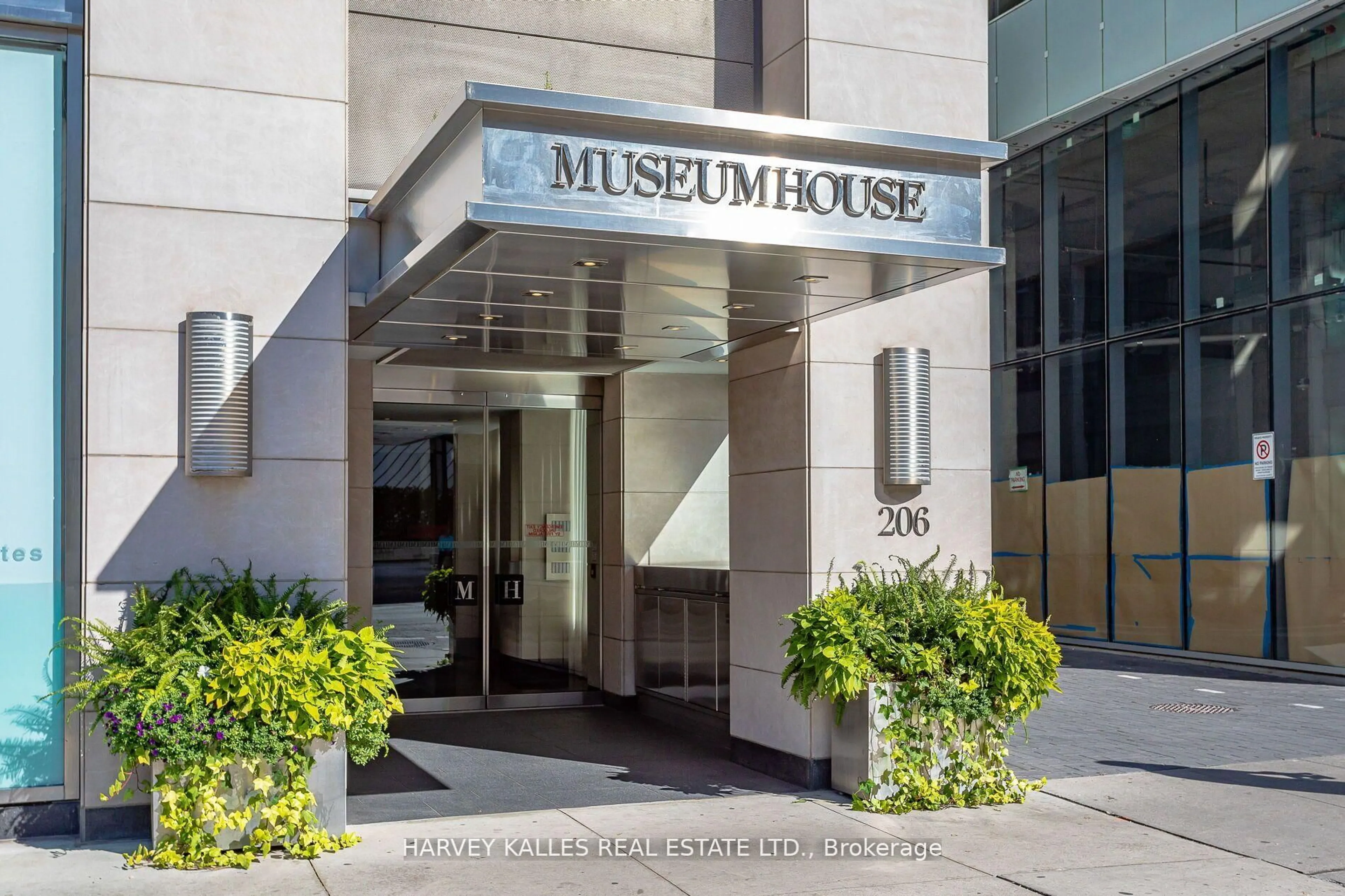 Indoor foyer for 206 Bloor St #1202, Toronto Ontario M5S 1T8