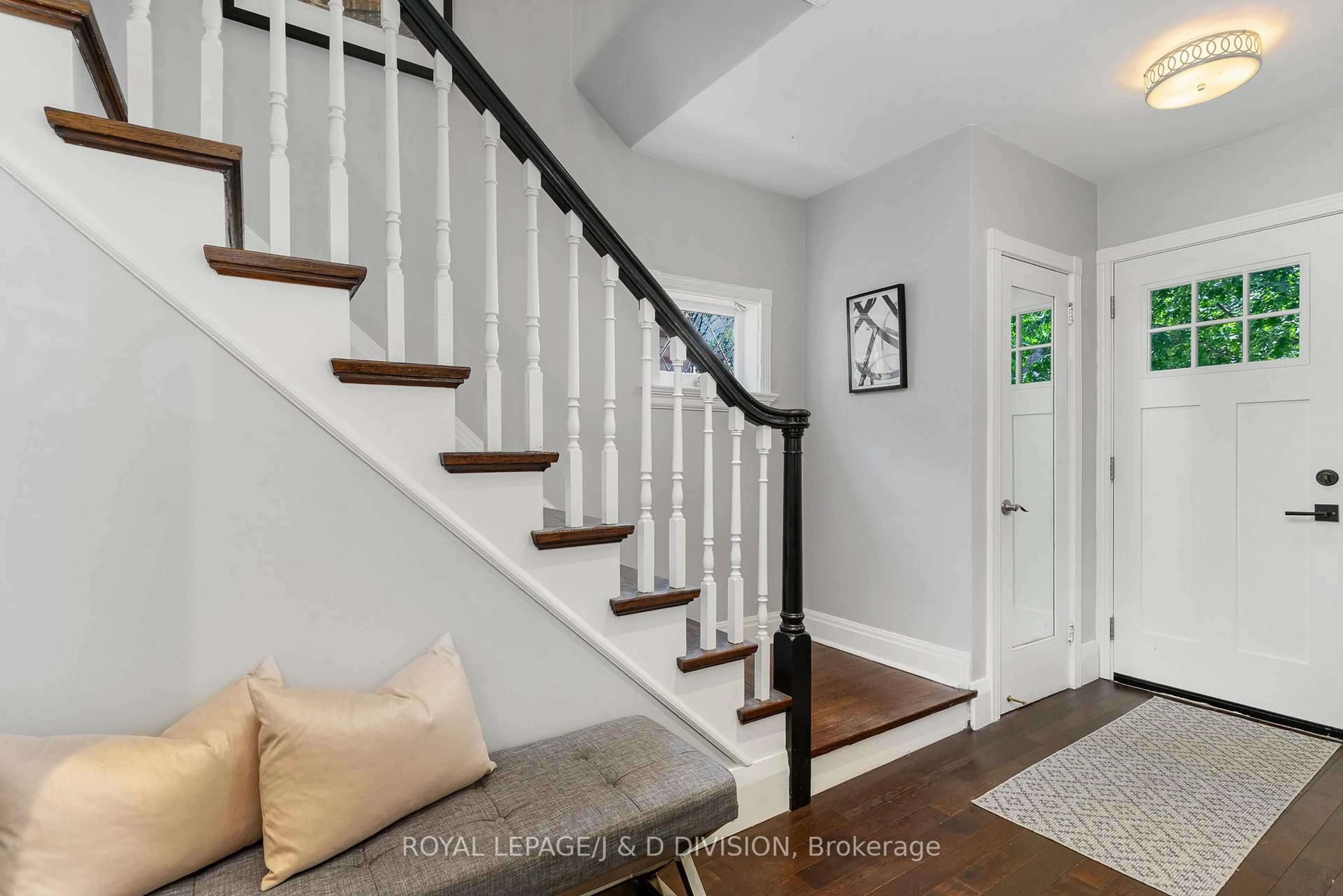 Indoor entryway for 57 Belgrave Ave, Toronto Ontario M5M 3S9