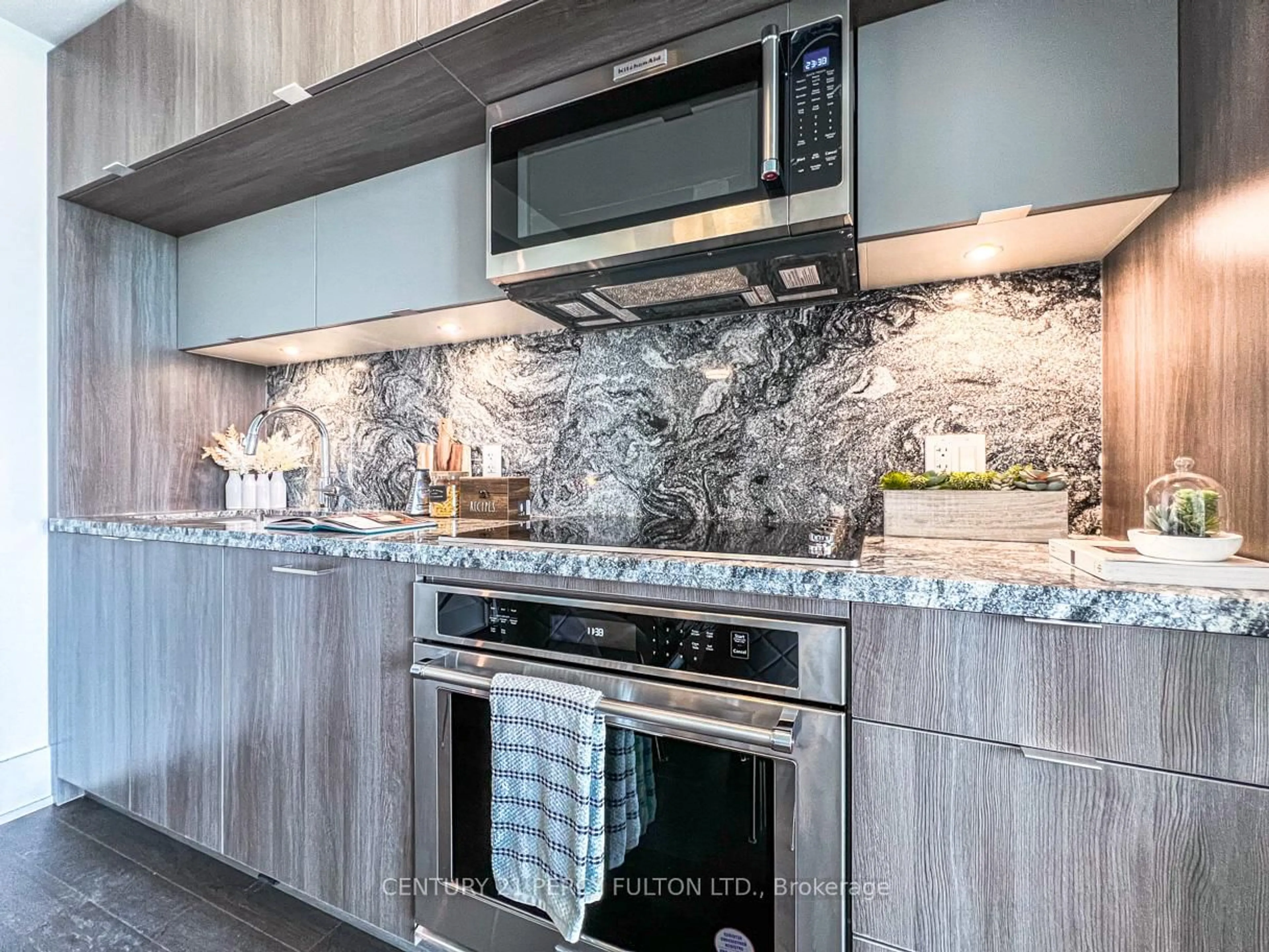 Contemporary kitchen, ceramic/tile floor for 585 Bloor St #3415, Toronto Ontario M4W 0B3