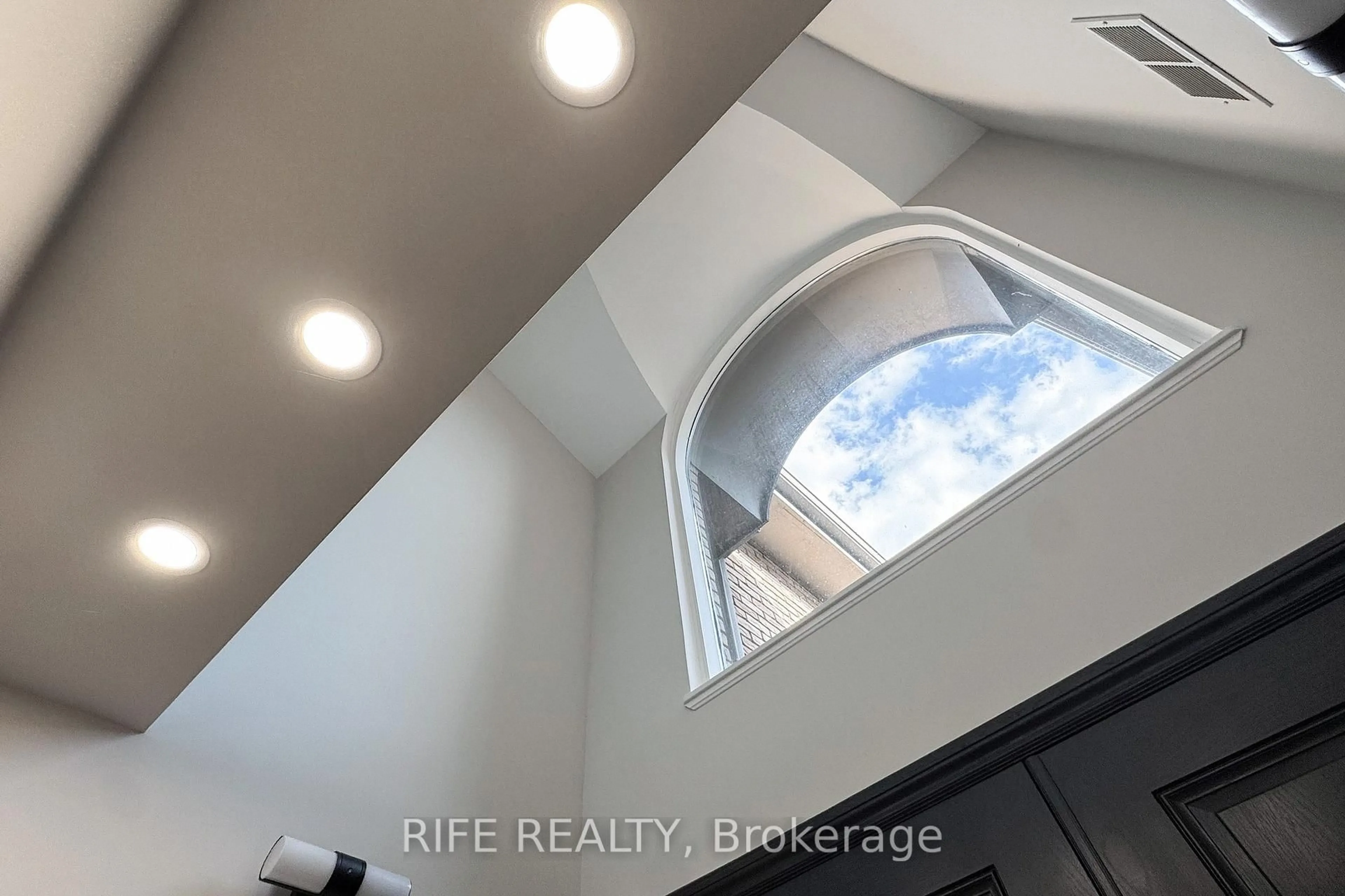 A pic of a room for 8 Elliotwood Crt, Toronto Ontario M2L 2P9