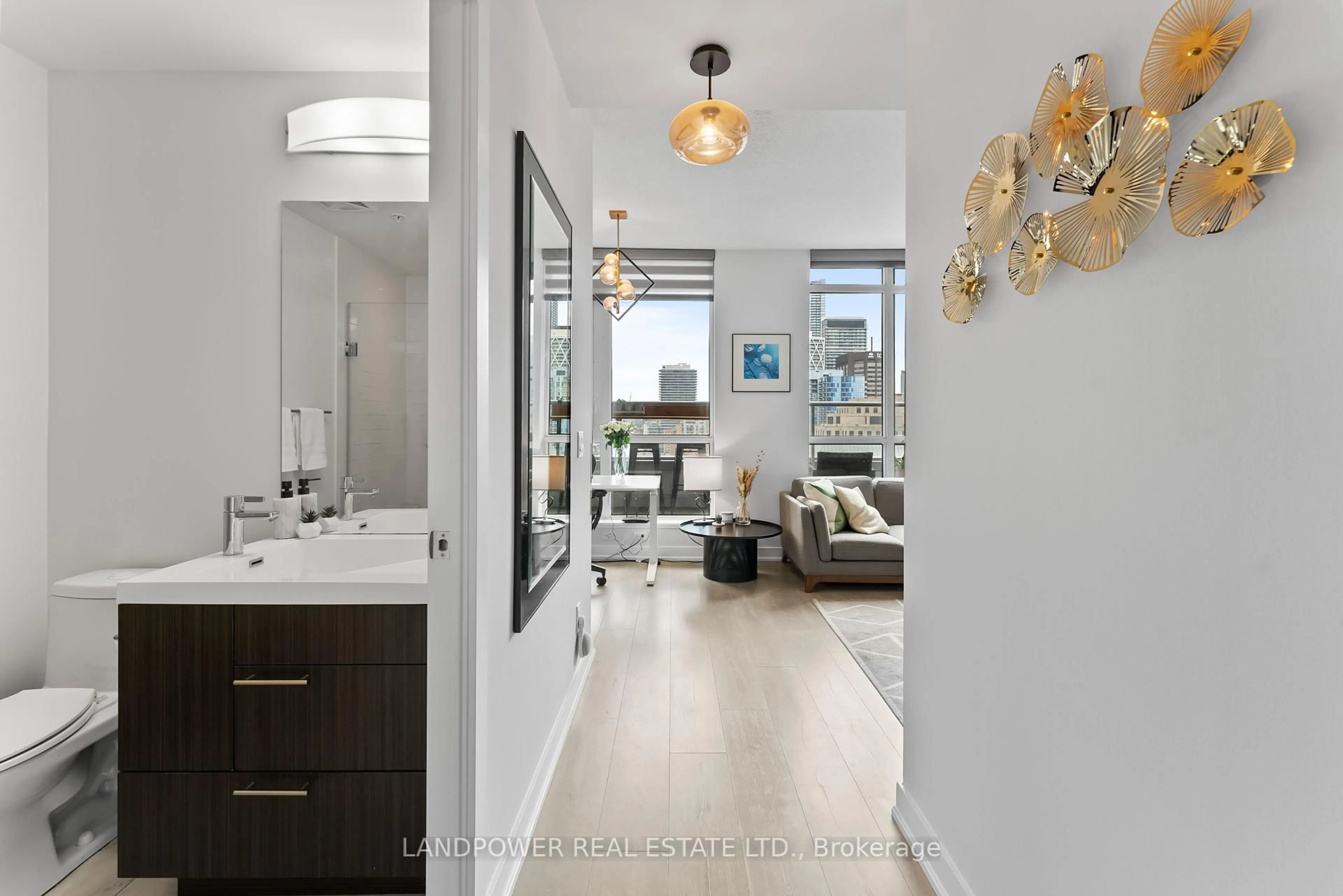 Unknown for 30 Nelson St #1708, Toronto Ontario M5V 0H5