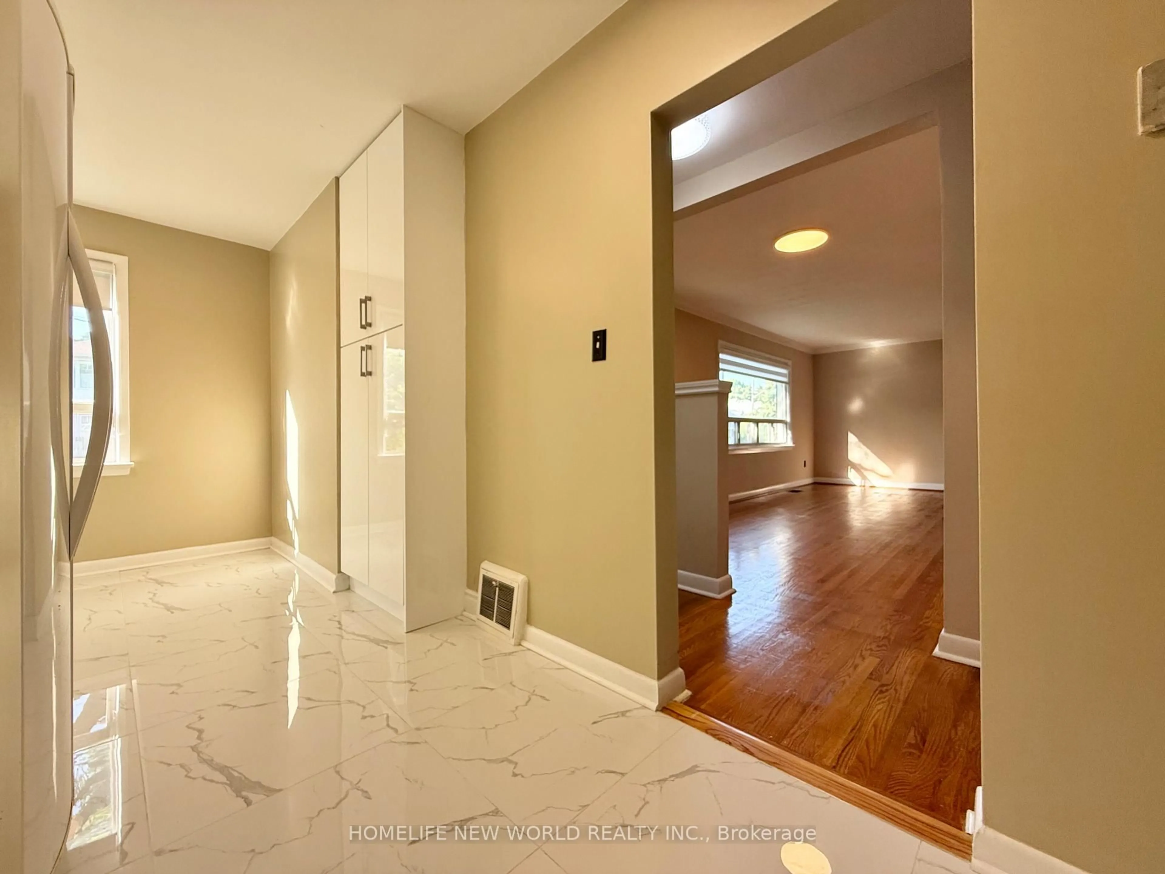 Indoor entryway for 191 Mckee Ave, Toronto Ontario M2N 4C6
