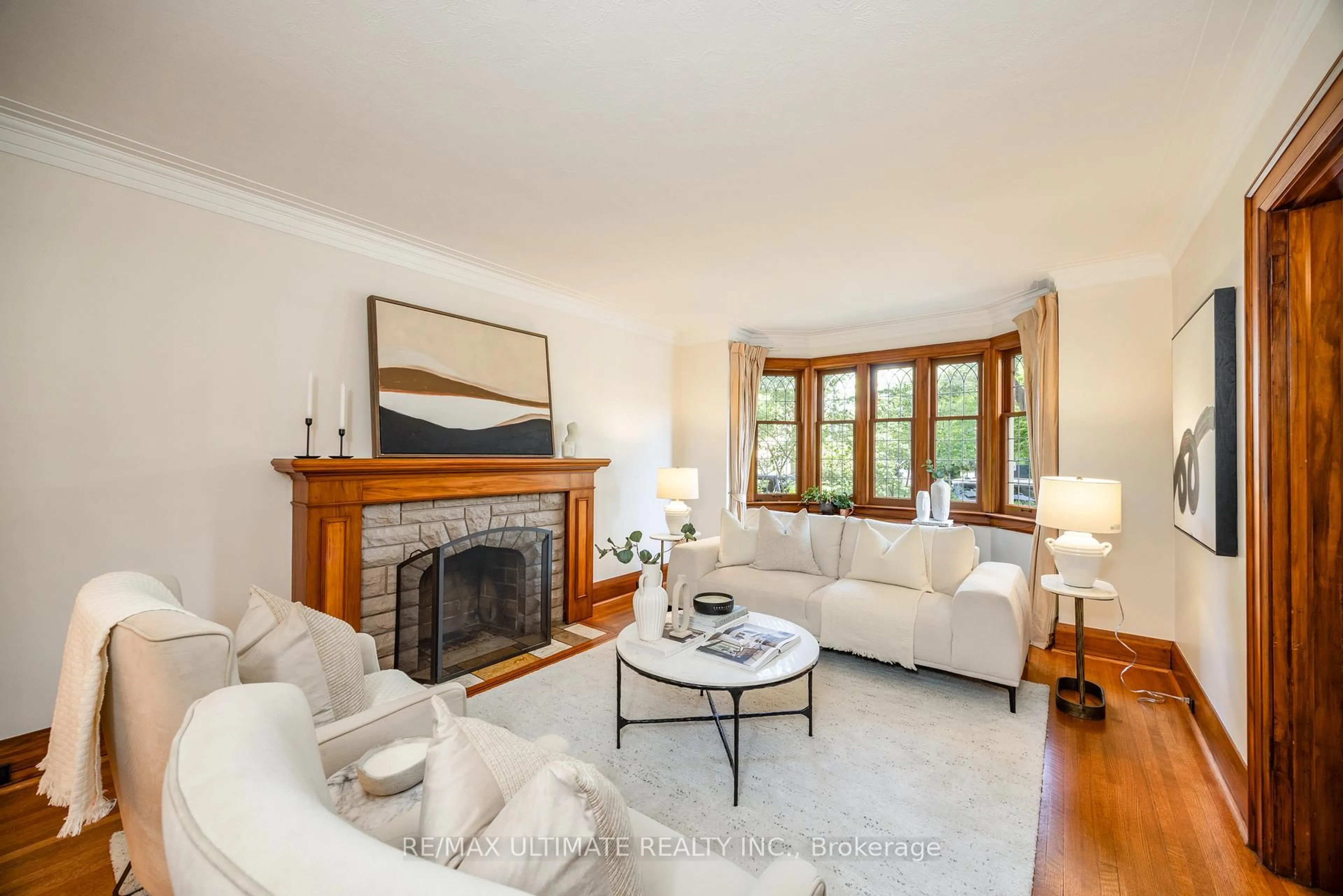 Living room with furniture, unknown for 18 Rolph Rd, Toronto Ontario M4G 3M6
