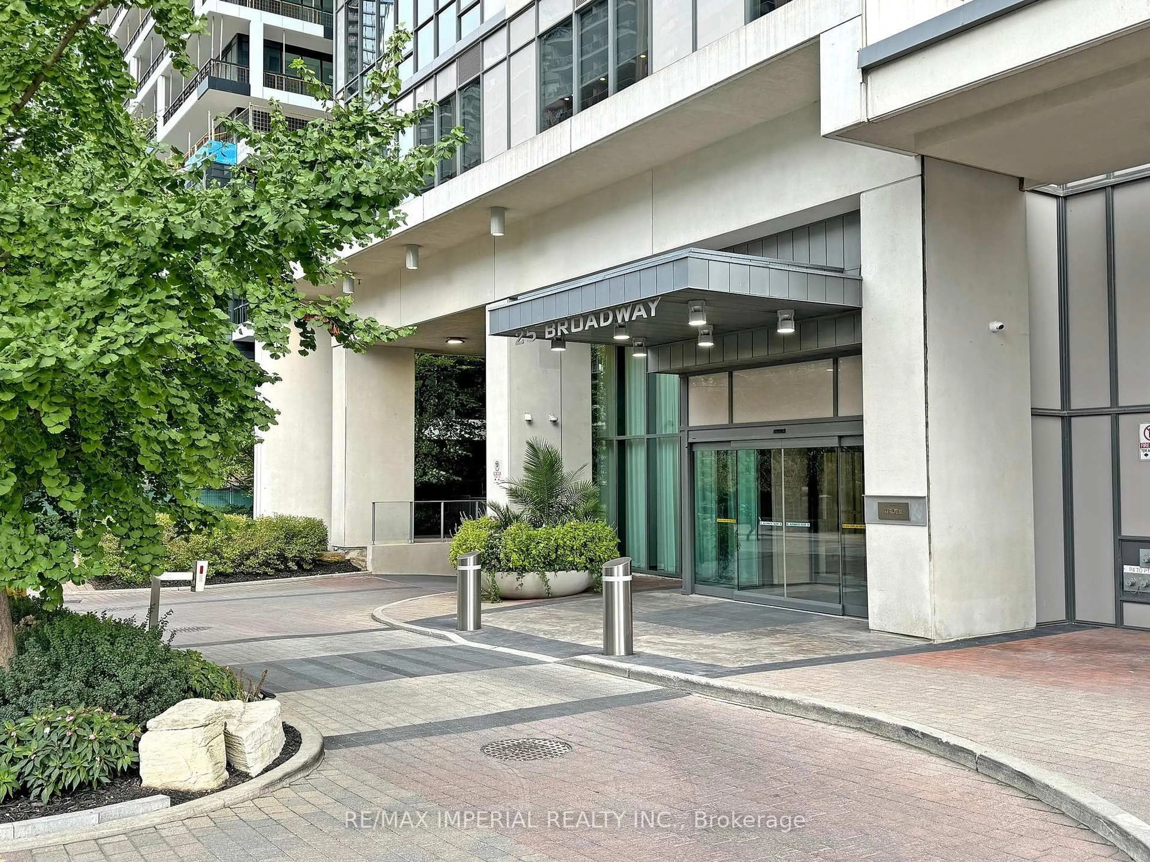 Indoor foyer for 25 Broadway Ave #2004, Toronto Ontario M4P 1T7