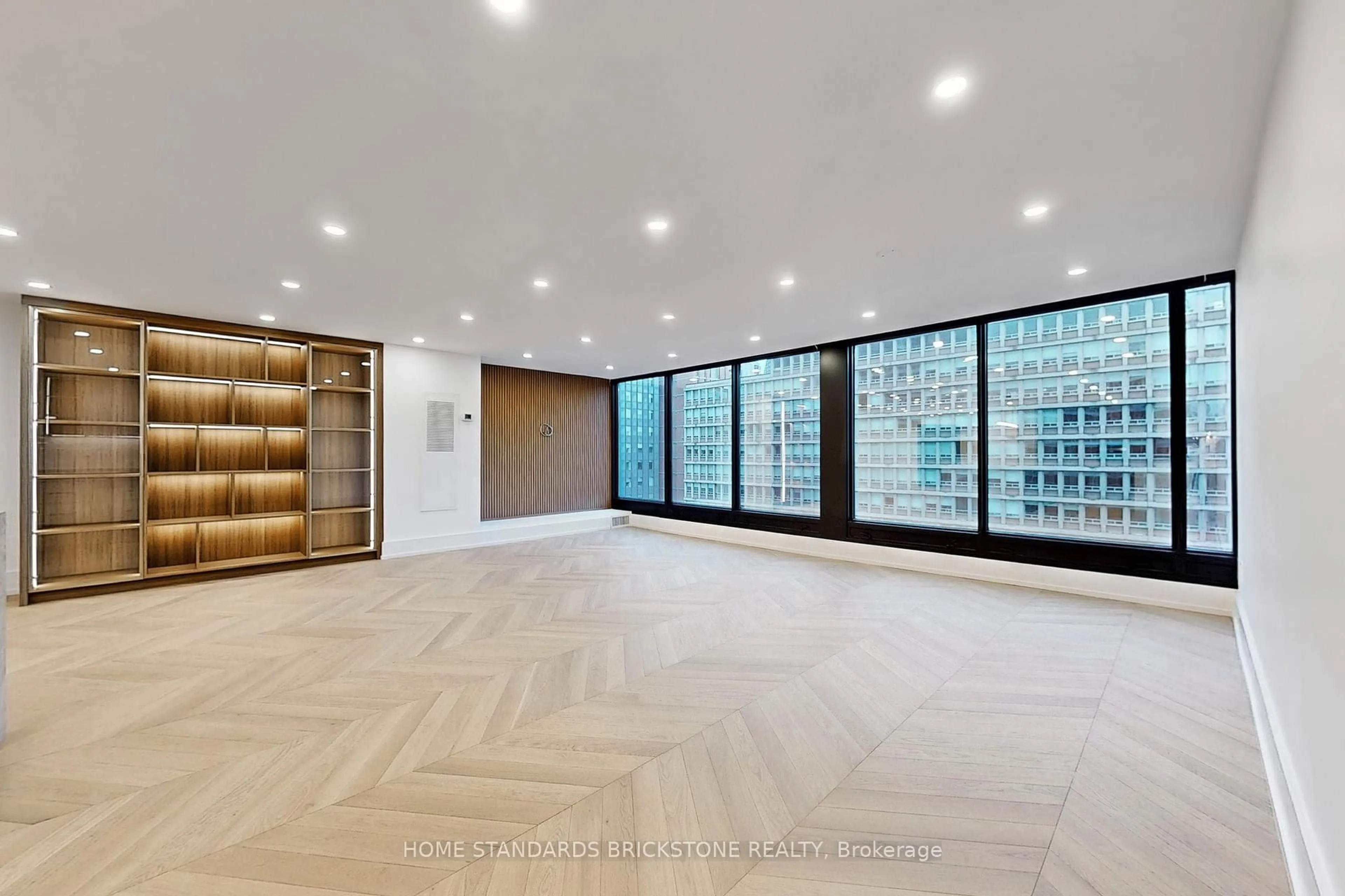 Indoor foyer for 110 Bloor St #1009, Toronto Ontario M5S 2W7