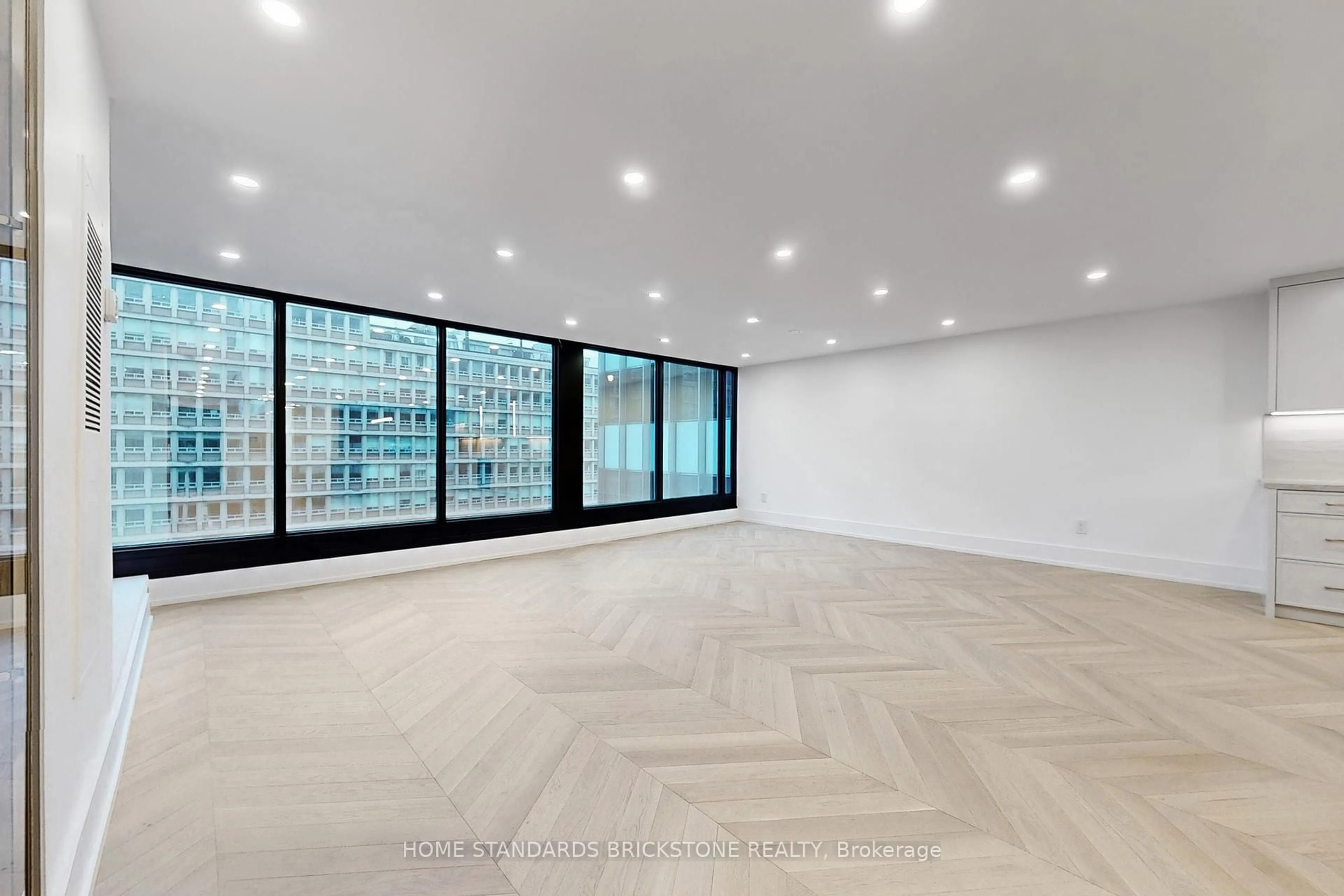 A pic of a room for 110 Bloor St #1009, Toronto Ontario M5S 2W7