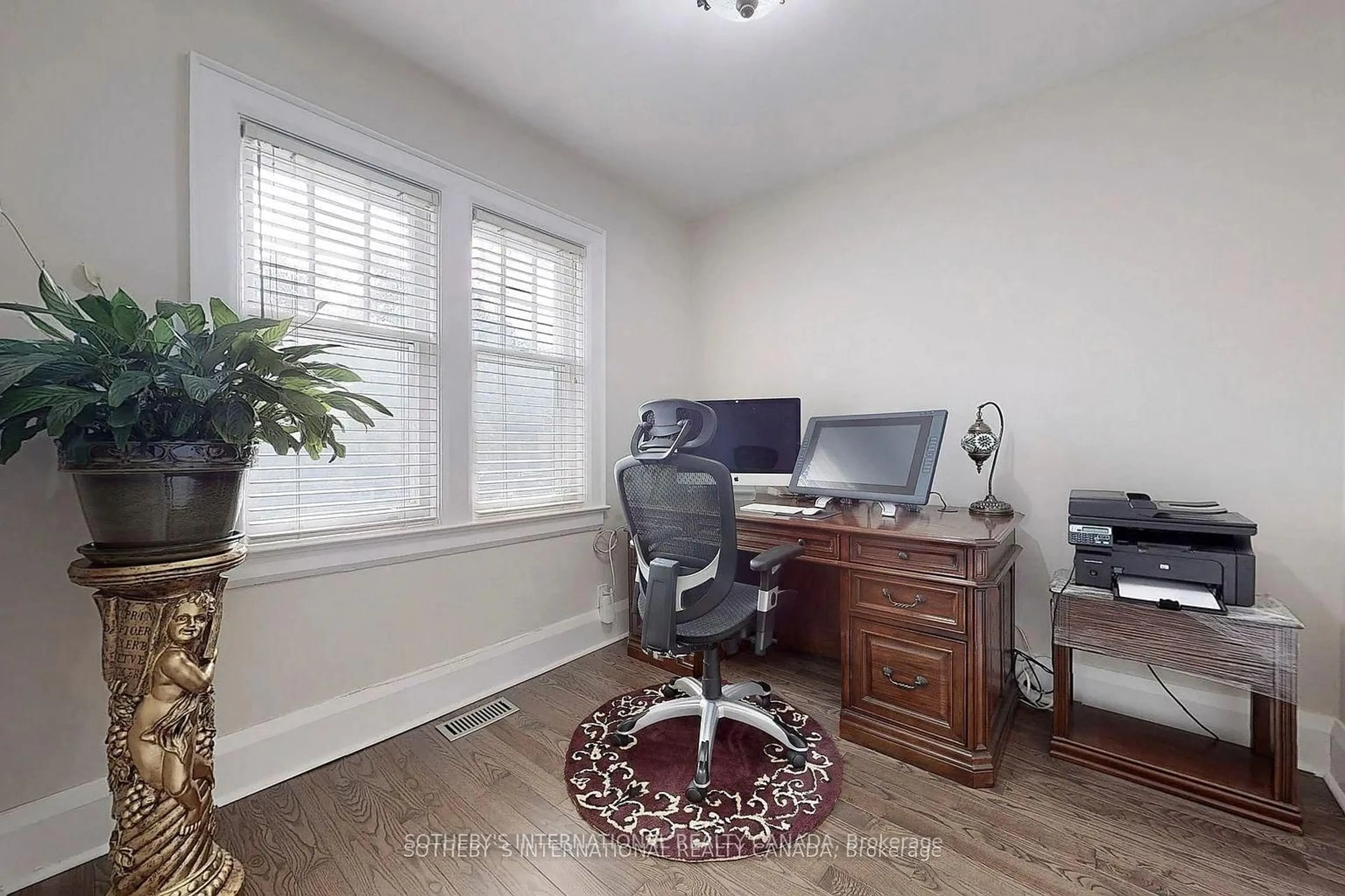 A pic of a room for 182 Duplex Ave, Toronto Ontario M5P 2A9