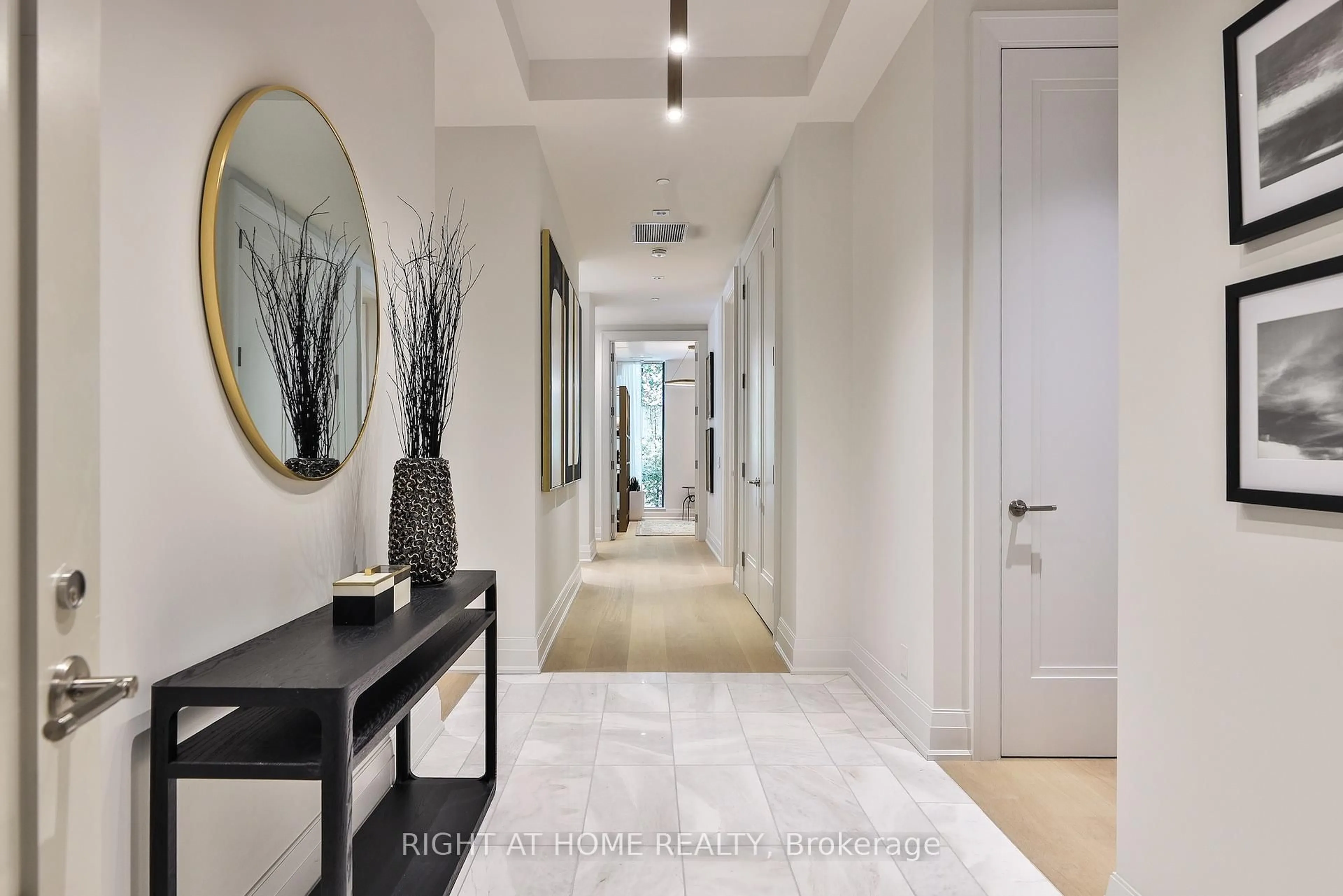Indoor entryway for 10 Prince Arthur Ave #Garden Home 2, Toronto Ontario M5R 1A9