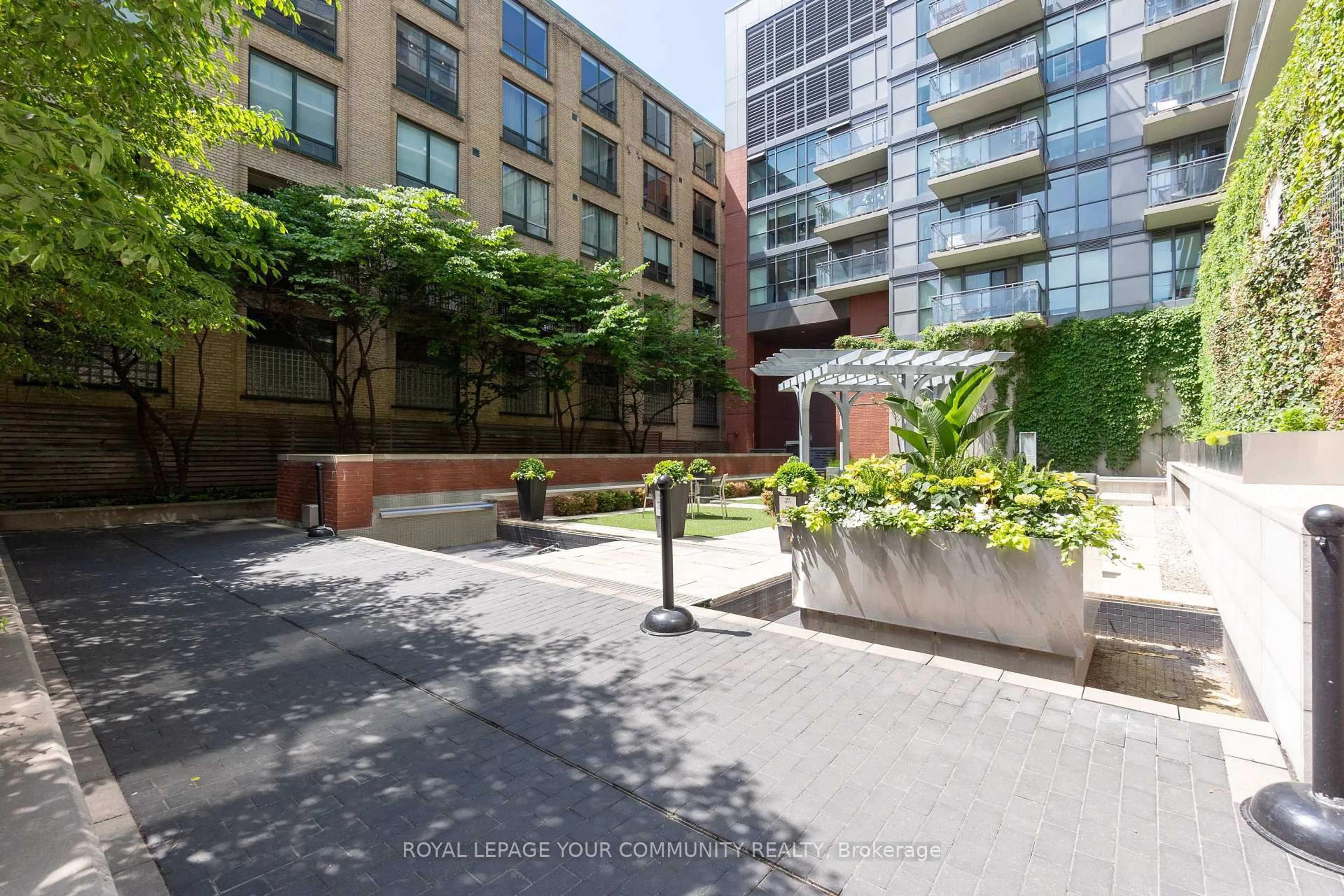 Patio, street for 775 King St #612, Toronto Ontario M5V 2K3