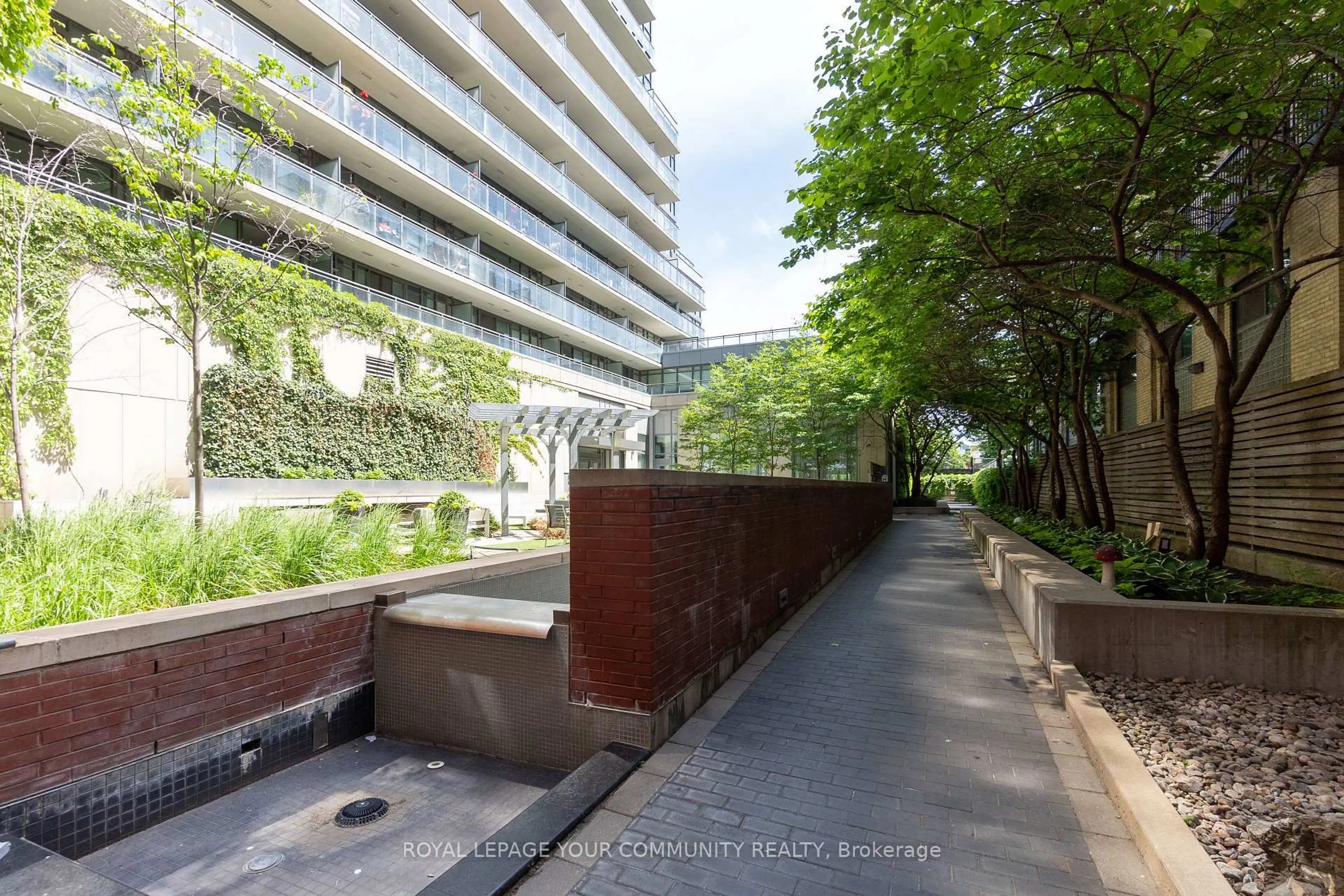 Patio, street for 775 King St #612, Toronto Ontario M5V 2K3