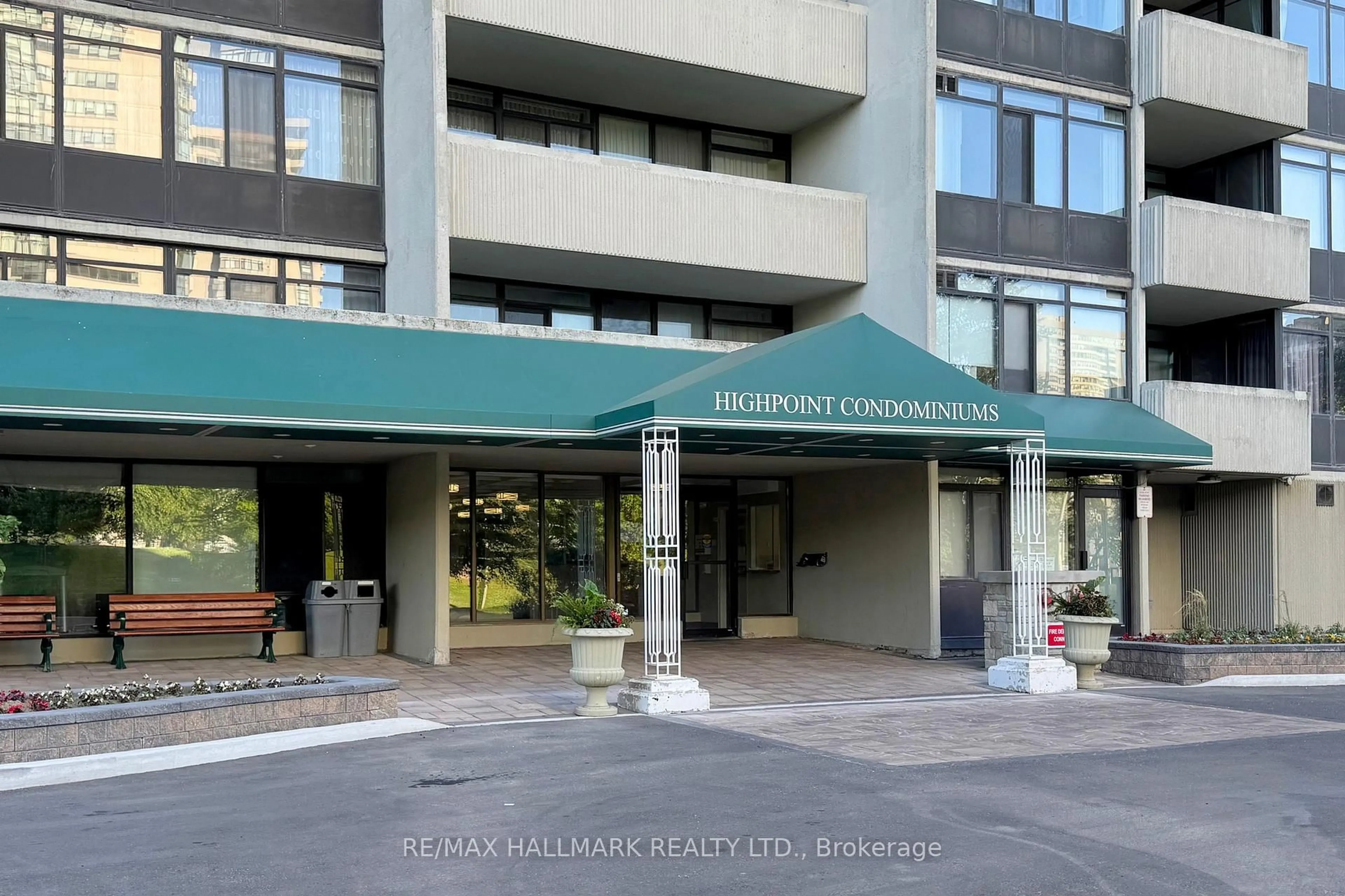 Indoor foyer for 3300 Don Mills Rd Rd #1802, Toronto Ontario M2J 4X7