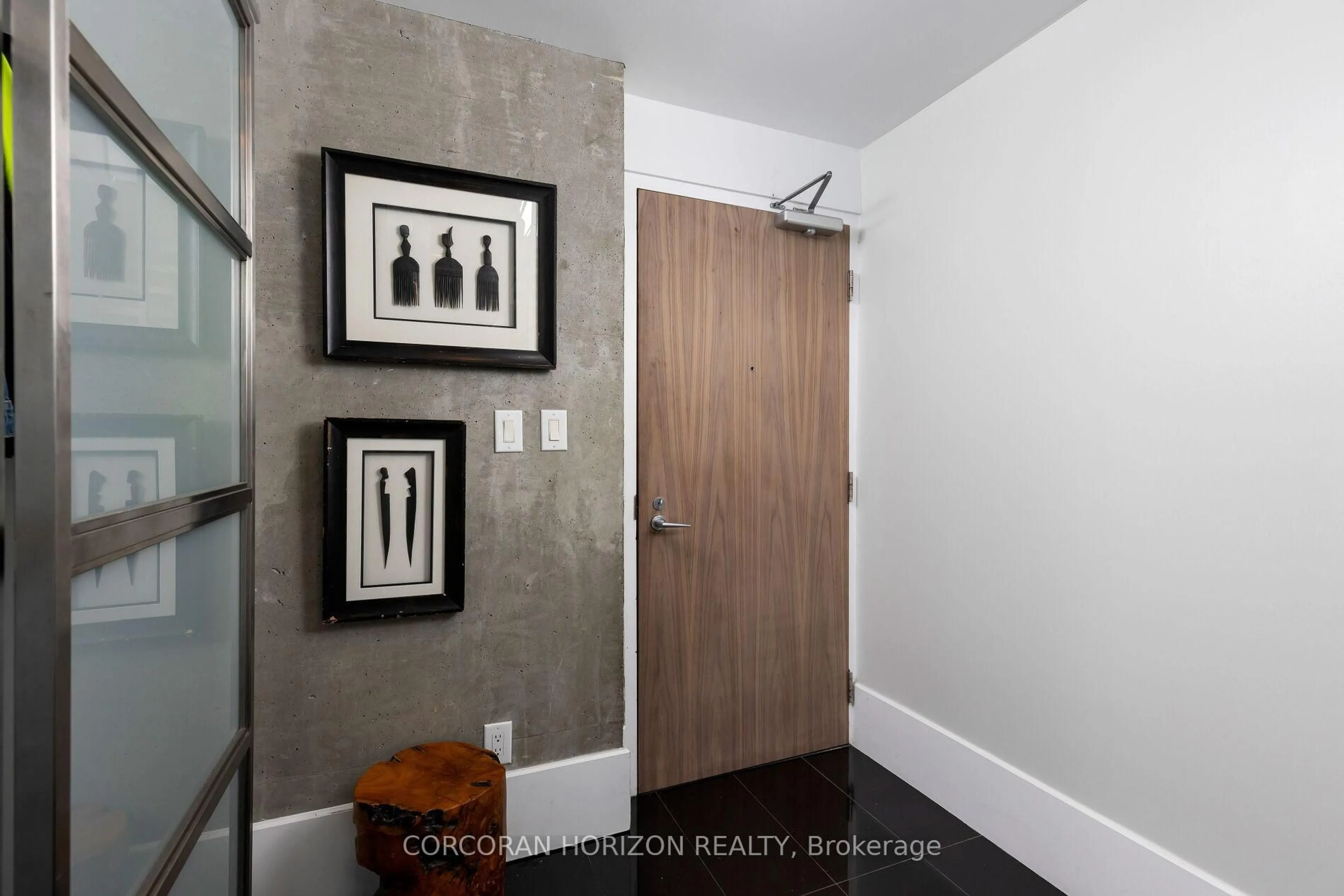 Indoor entryway for 169 John St #PH4, Toronto Ontario M5T 1X3
