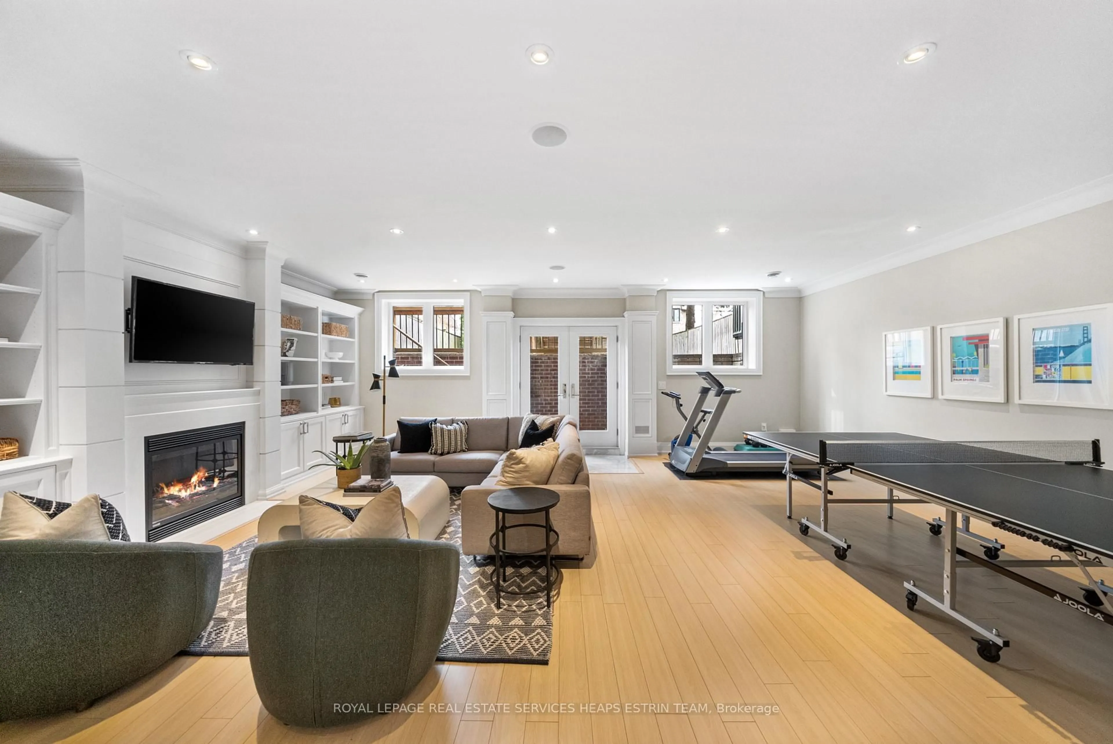 Living room with furniture, unknown for 565 Broadway Ave, Toronto Ontario M4G 2S2