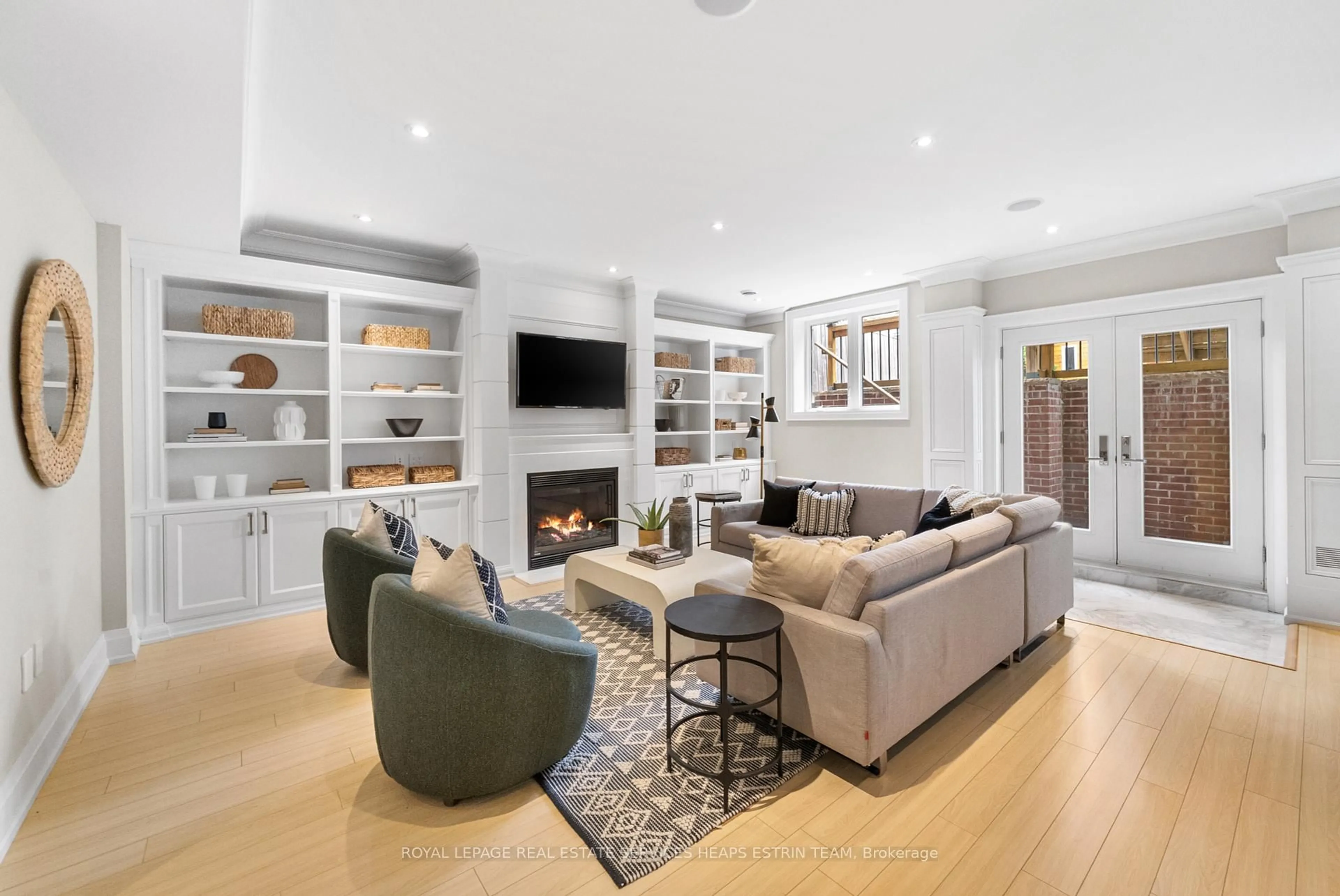 Living room with furniture, unknown for 565 Broadway Ave, Toronto Ontario M4G 2S2