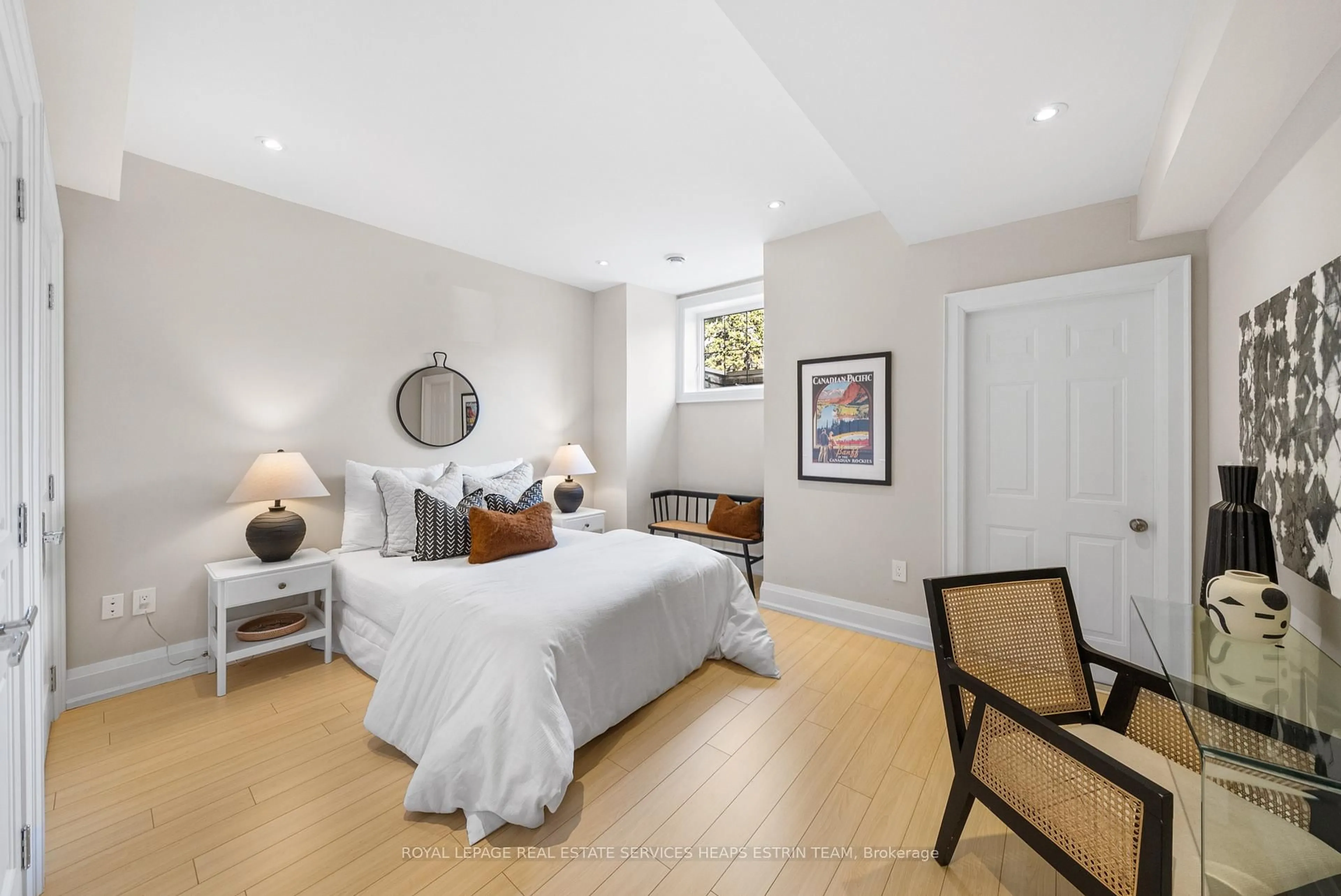 Bedroom with bed, unknown for 565 Broadway Ave, Toronto Ontario M4G 2S2