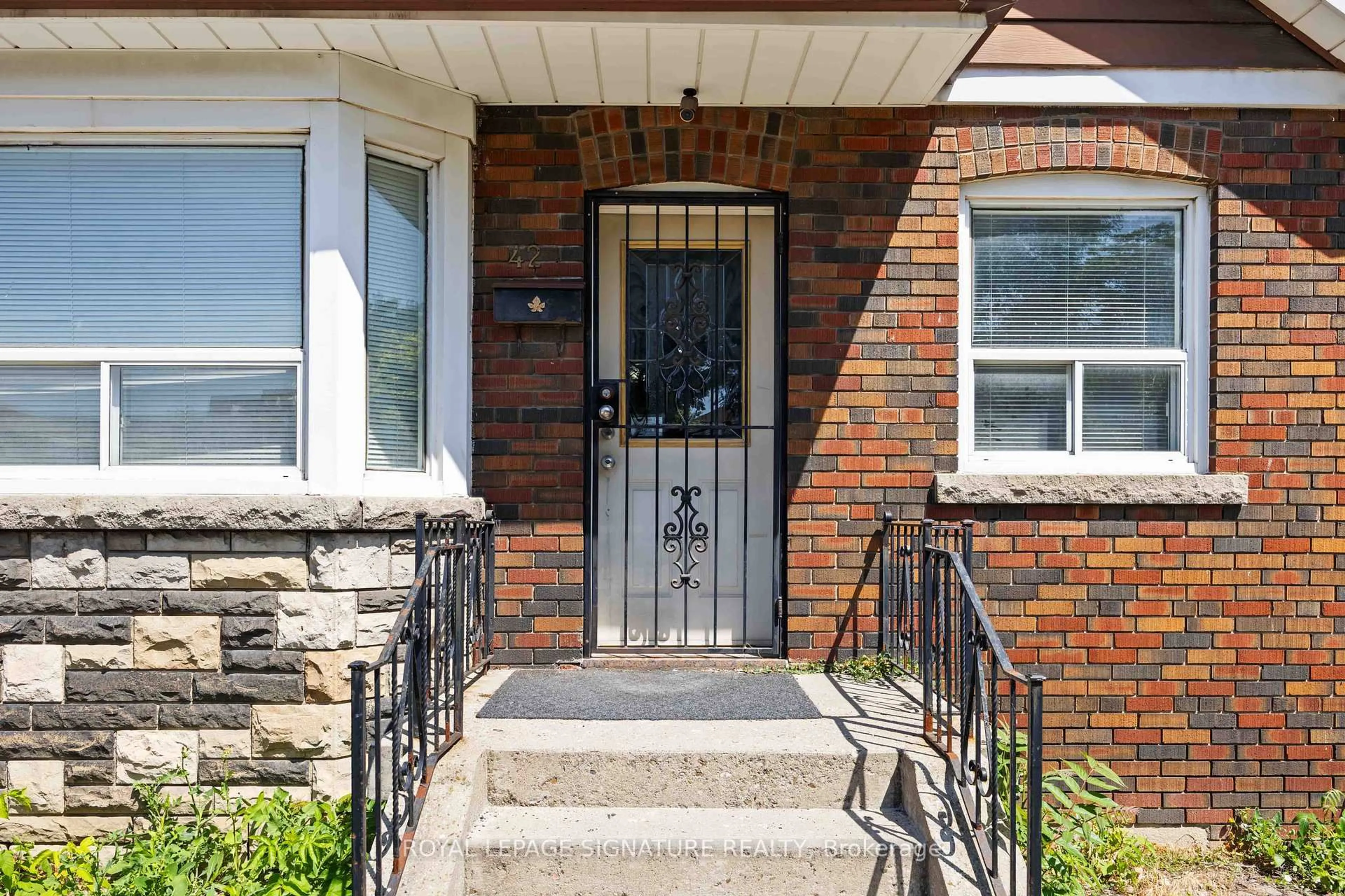 Home with brick exterior material, street for 42 Carr St, Toronto Ontario M5T 1B5