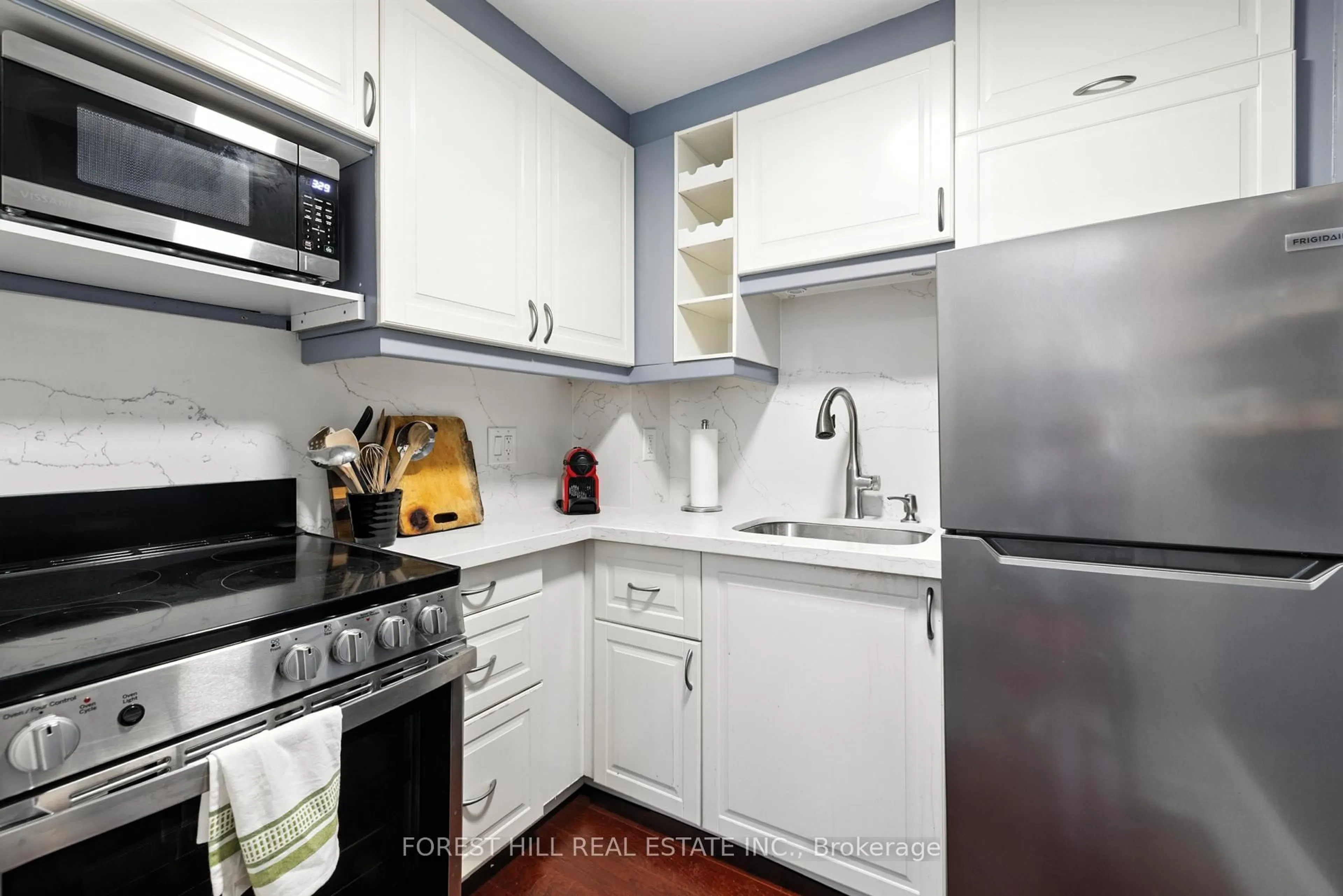 Standard kitchen, unknown for 21 Dale Ave #805, Toronto Ontario M4W 1K3