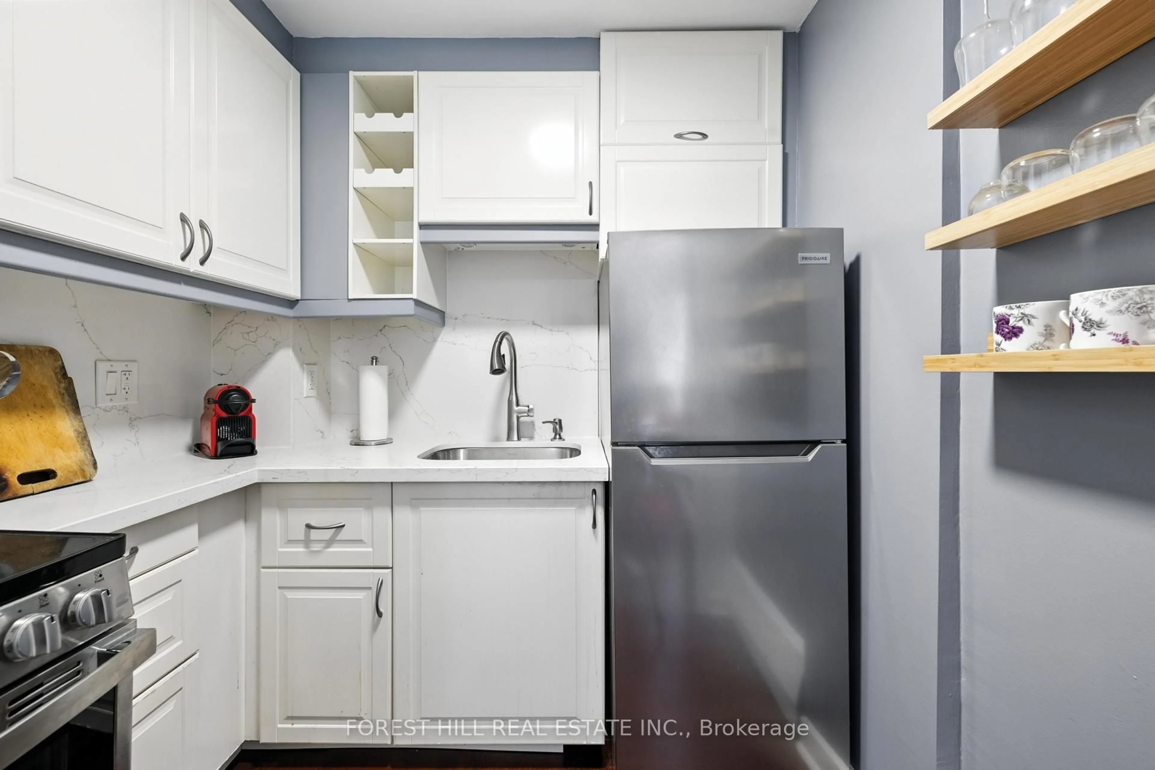 Standard kitchen, unknown for 21 Dale Ave #805, Toronto Ontario M4W 1K3