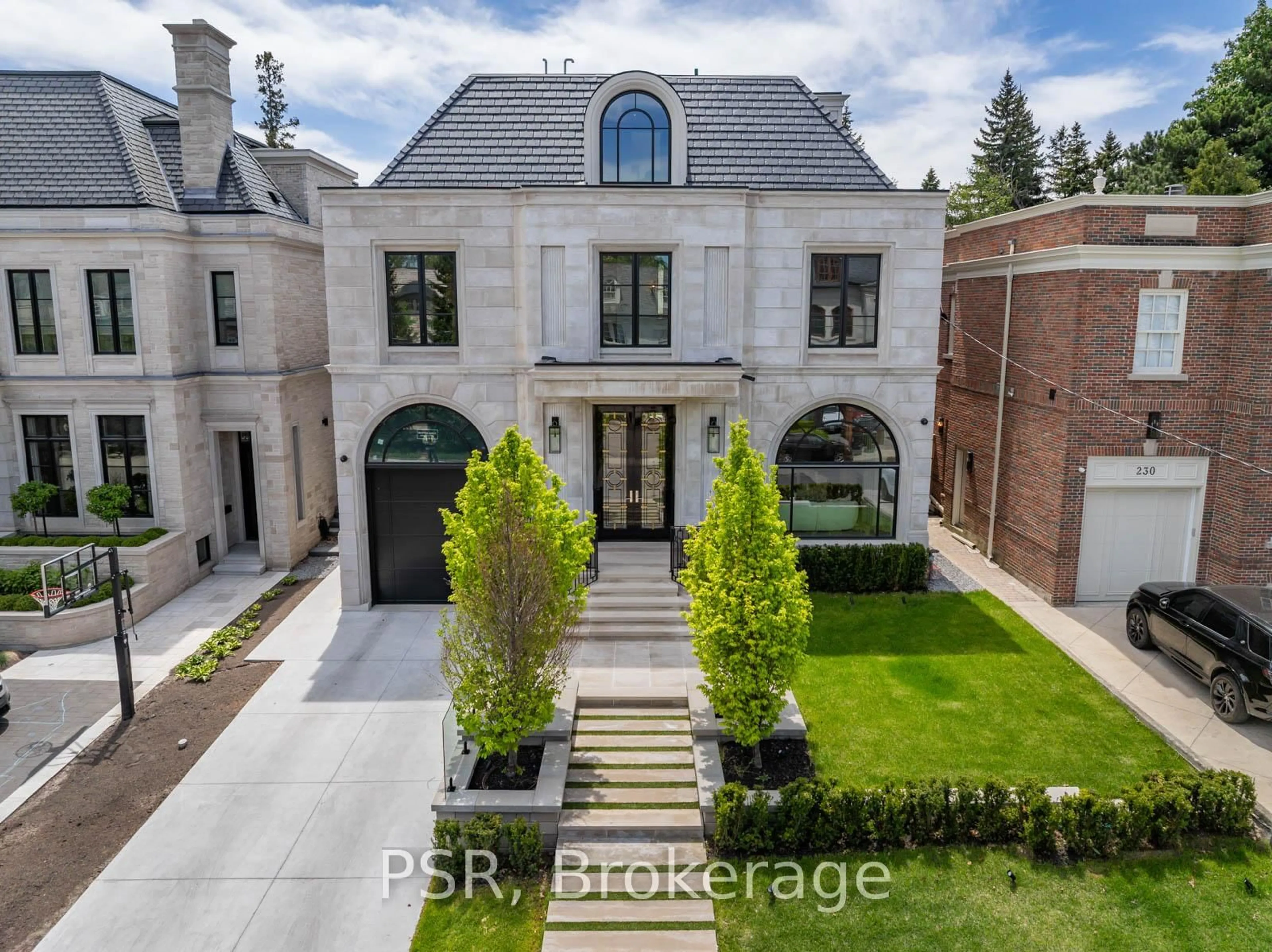 A pic from outside/outdoor area/front of a property/back of a property/a pic from drone, street for 228 Dunvegan Rd, Toronto Ontario M5P 2P2