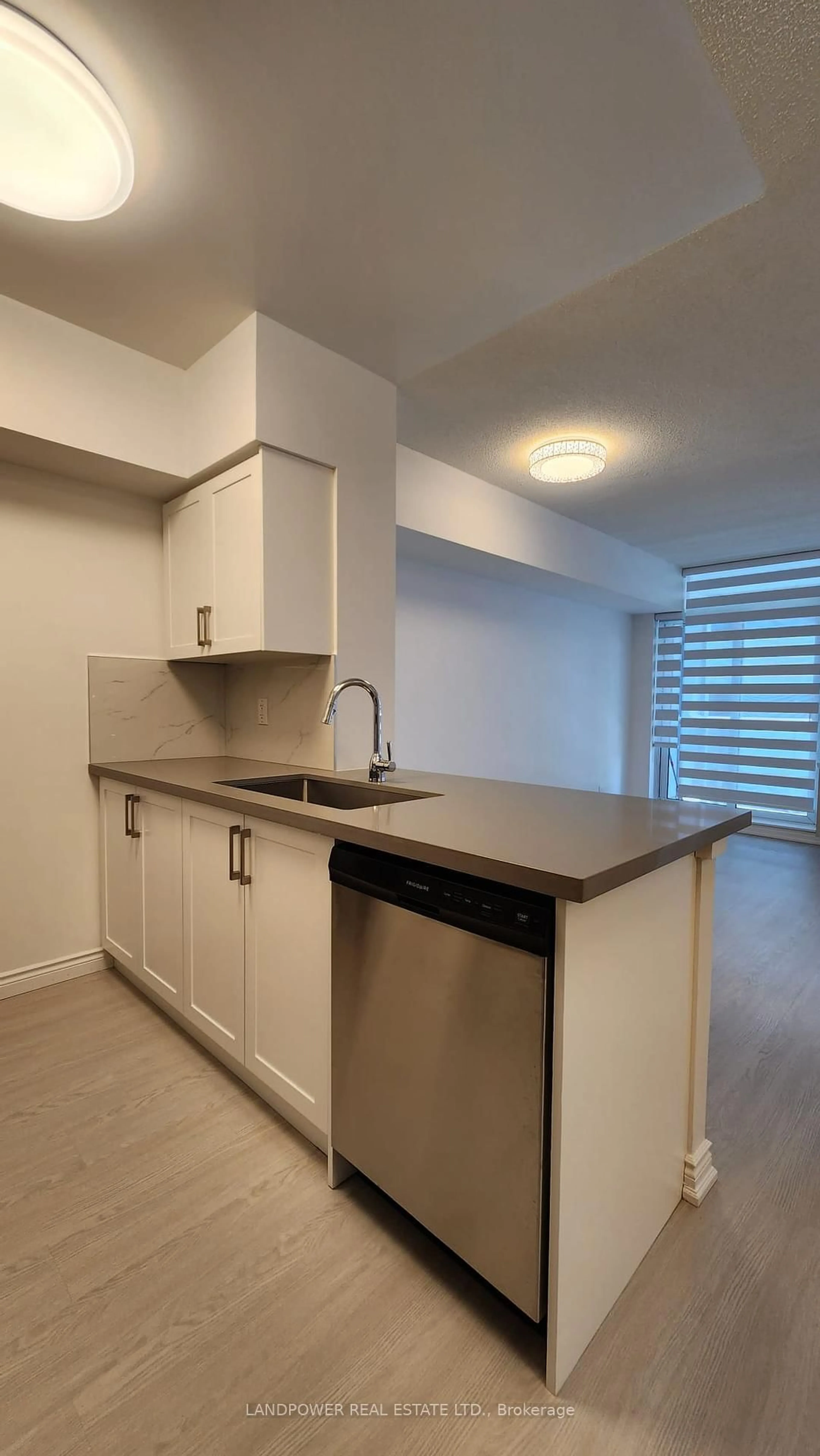 Standard kitchen, unknown for 4968 Yonge St #2812, Toronto Ontario M2N 5N7