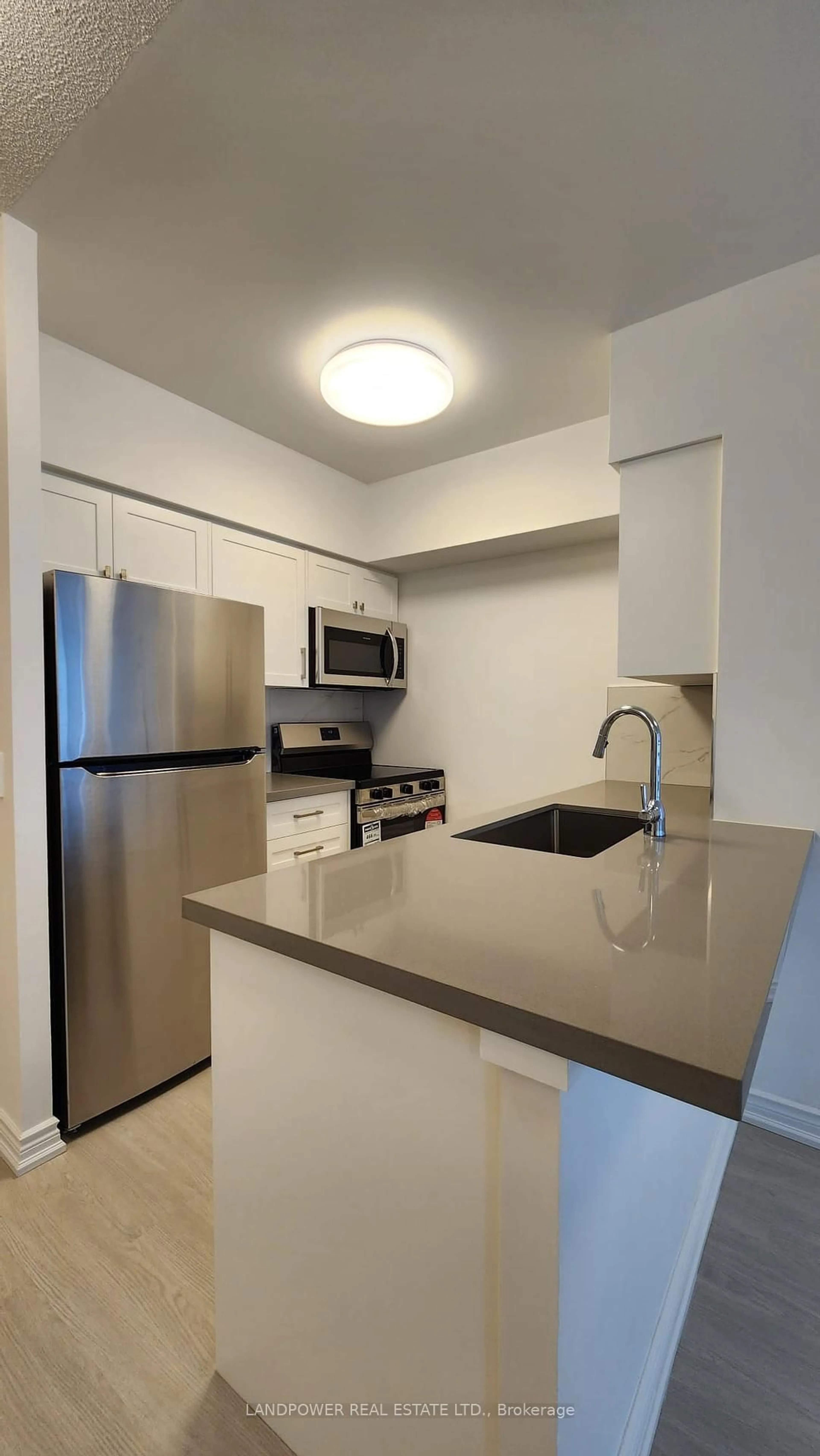 Standard kitchen, unknown for 4968 Yonge St #2812, Toronto Ontario M2N 5N7