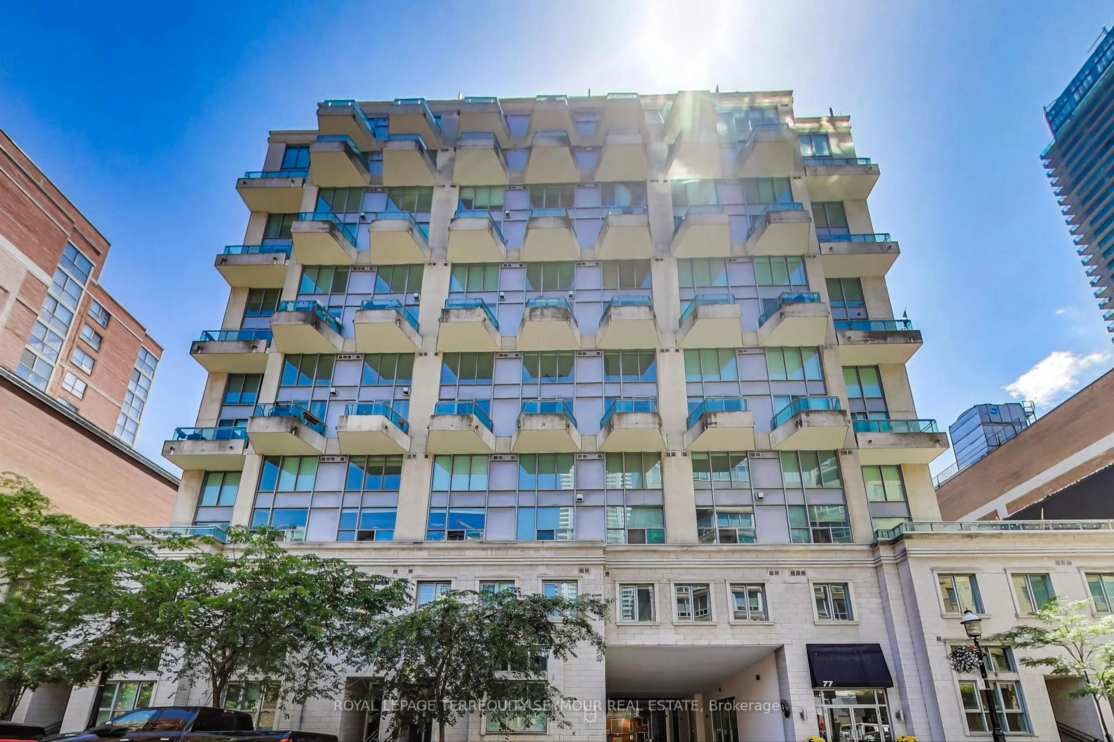 Patio, building for 77 Lombard St #PH3, Toronto Ontario M5C 3E1