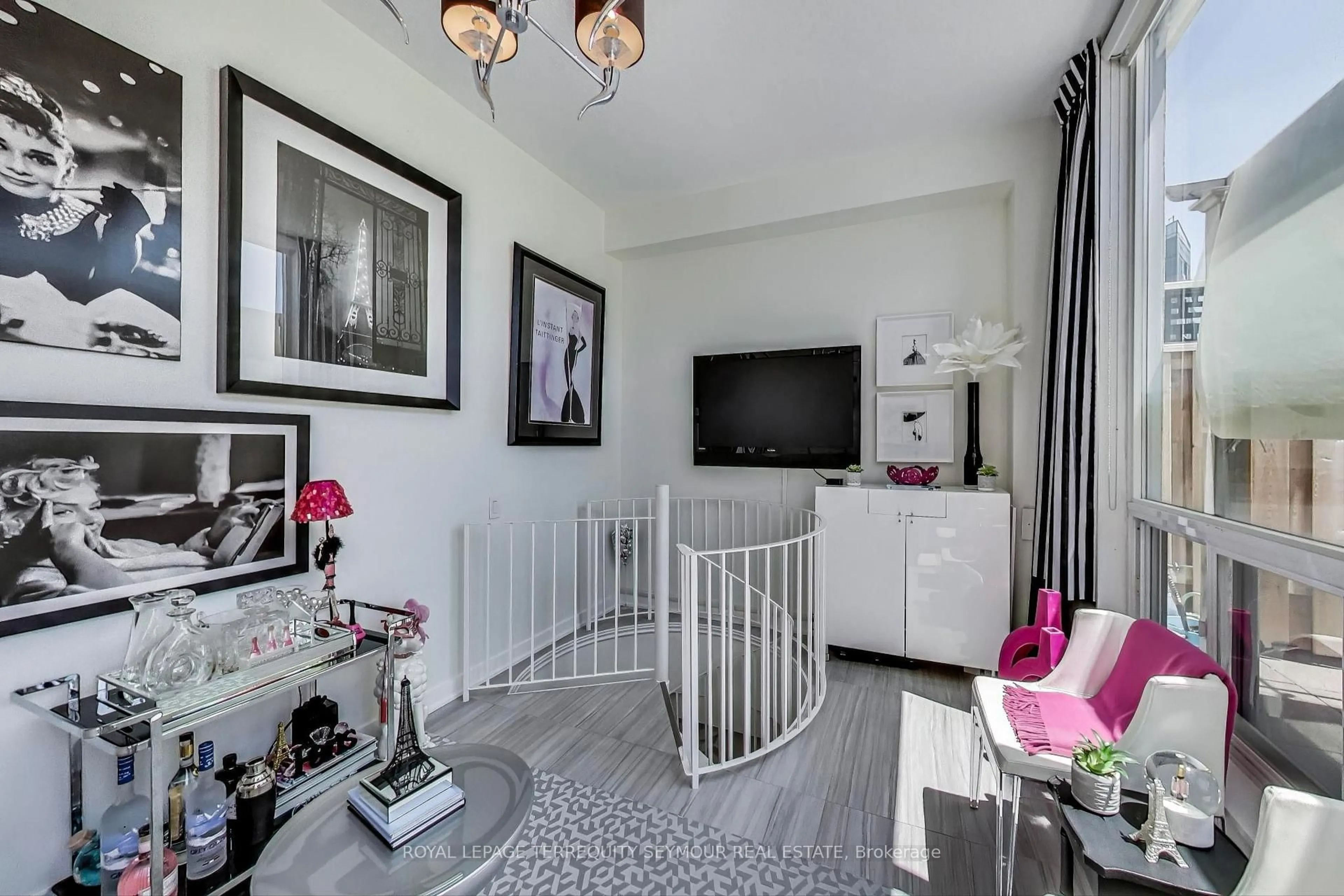 Unknown for 77 Lombard St #PH3, Toronto Ontario M5C 3E1