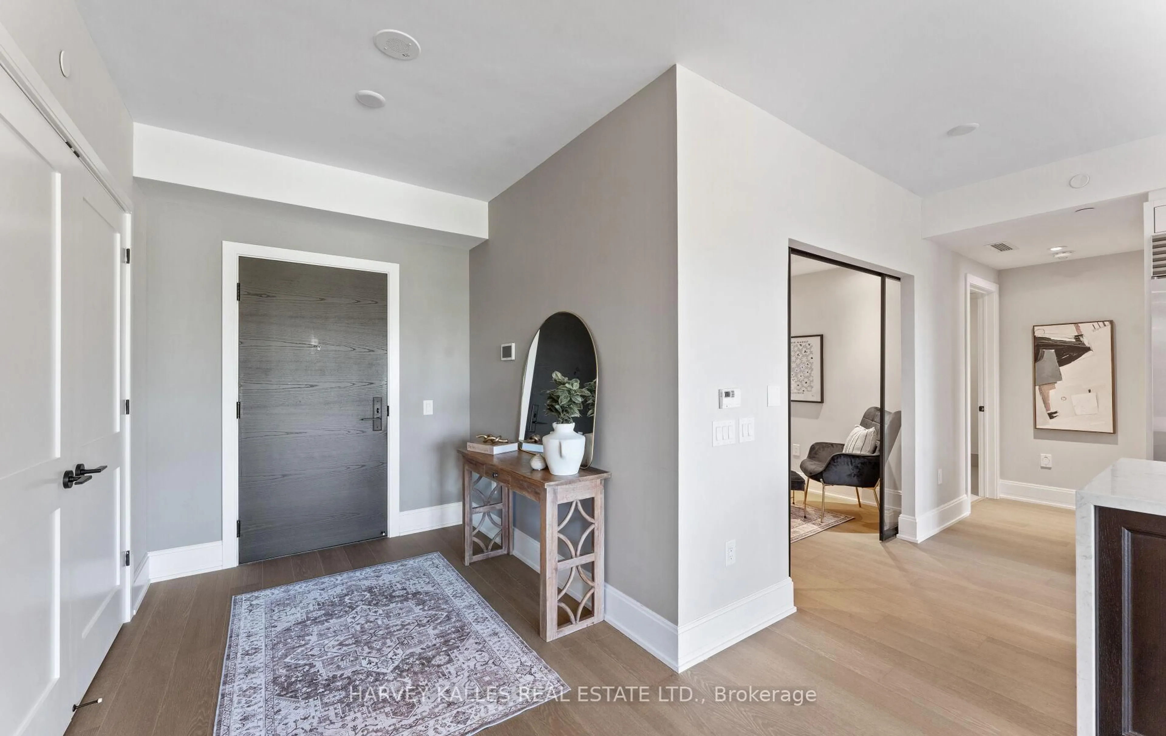 Indoor entryway for 355 Bedford Park Ave #304, Toronto Ontario M5M 0B2