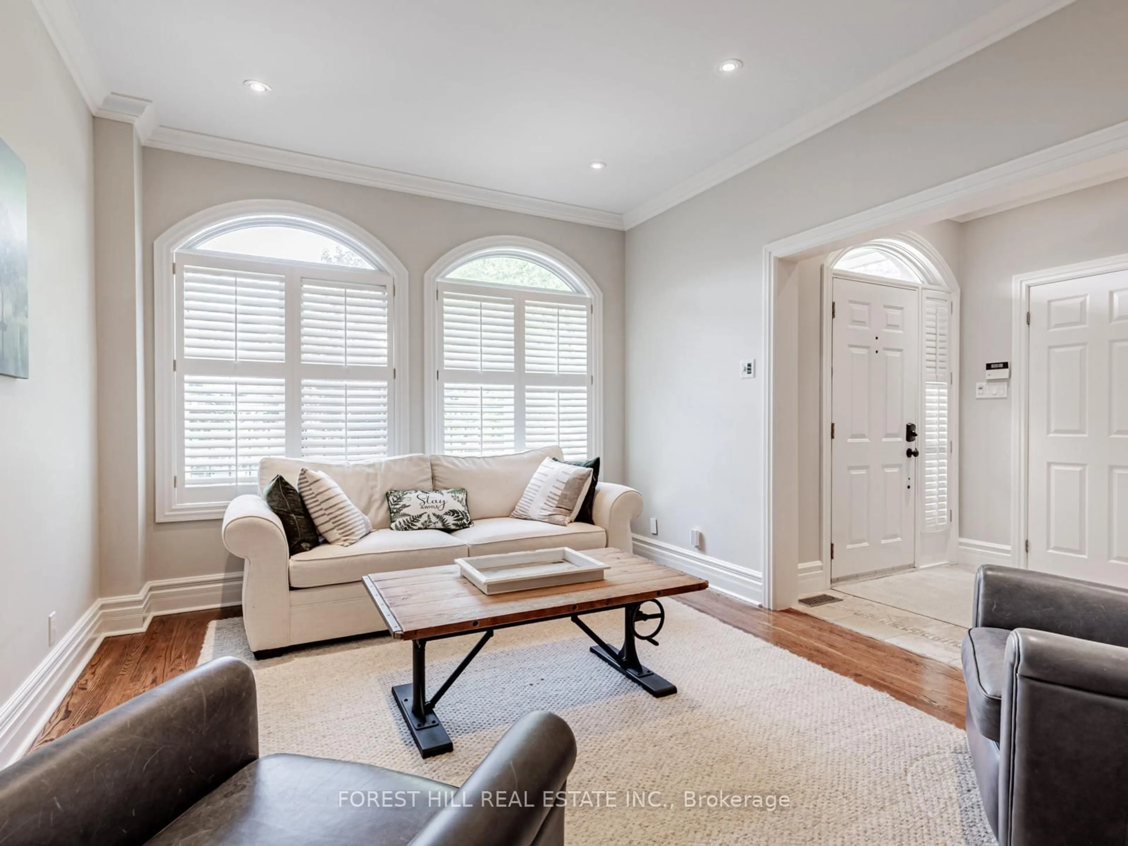 Living room with furniture, unknown for 492 Melrose Ave, Toronto Ontario M2M 2A2