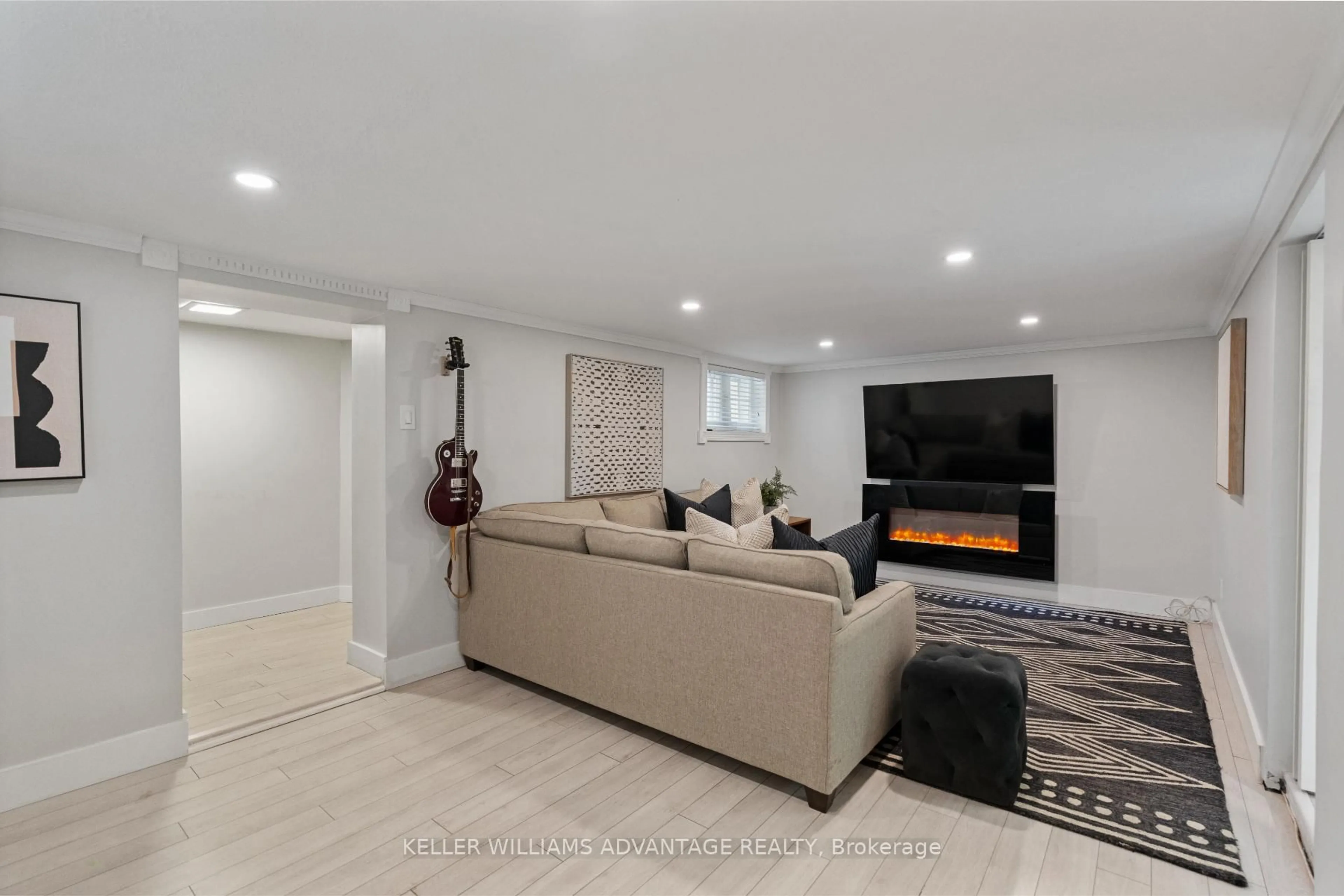 Living room with furniture, unknown for 387 Elm Rd, Toronto Ontario M5M 3V9