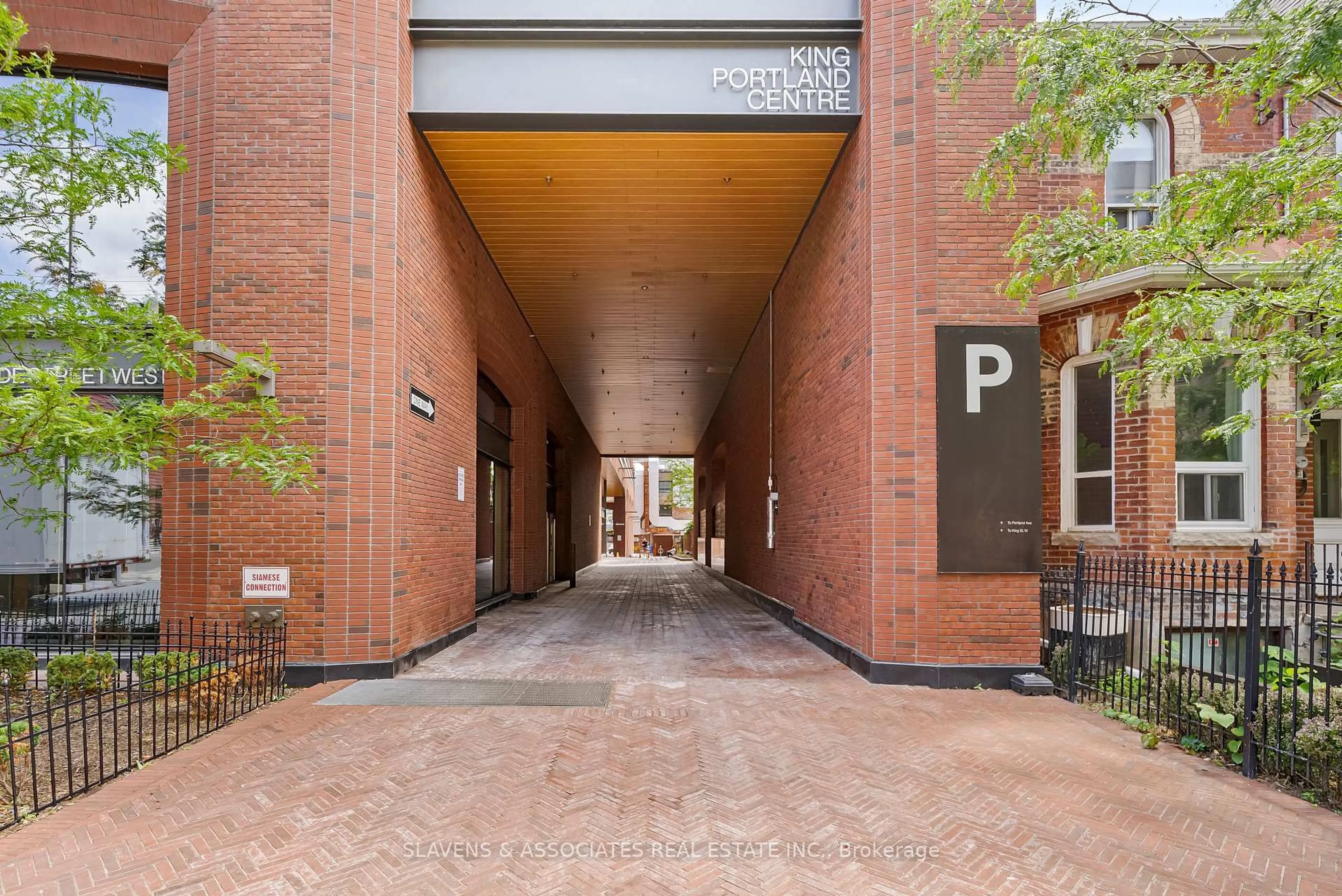 Indoor foyer for 501 Adelaide St #1108, Toronto Ontario M5V 0R3