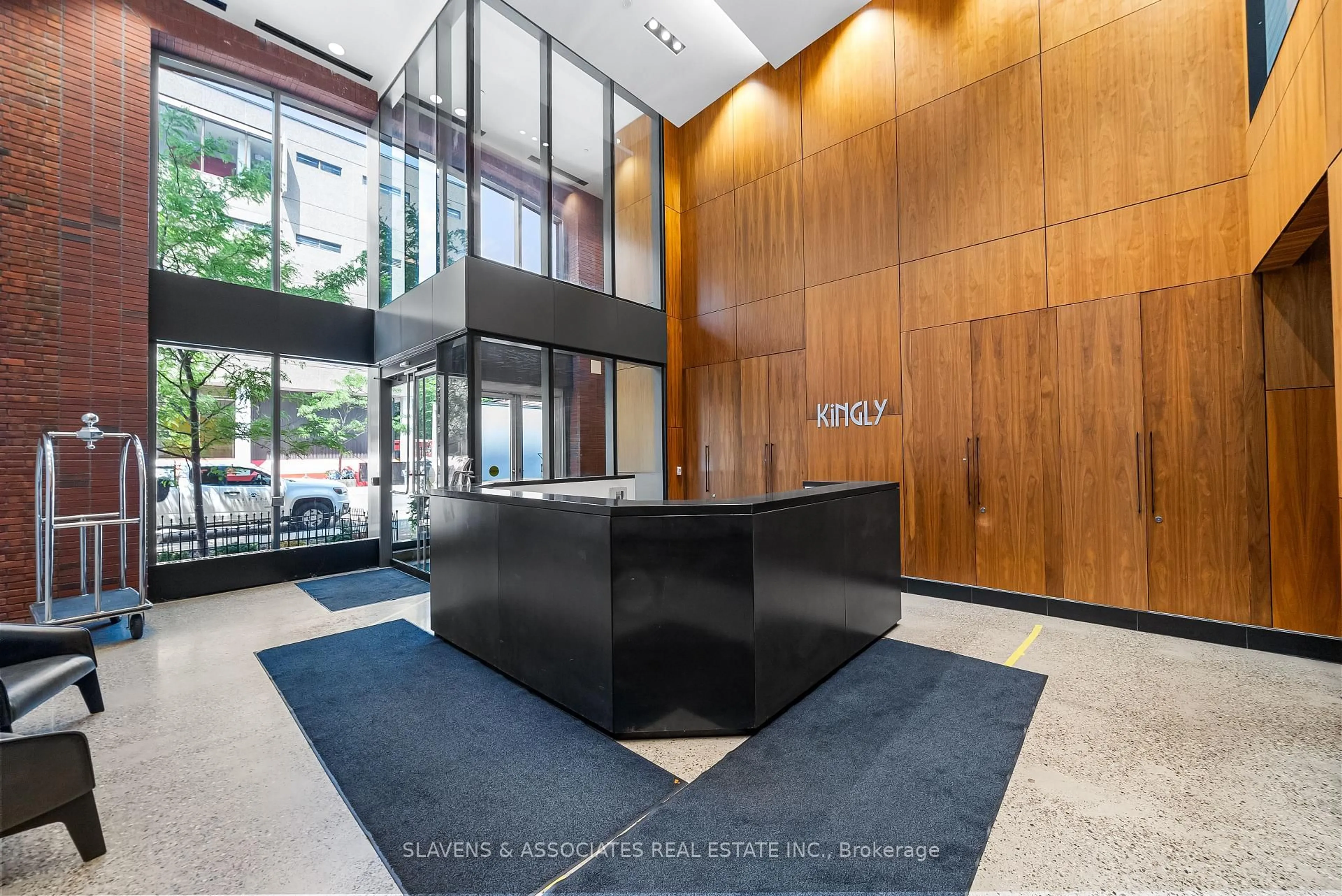 Indoor foyer for 501 Adelaide St #1108, Toronto Ontario M5V 0R3