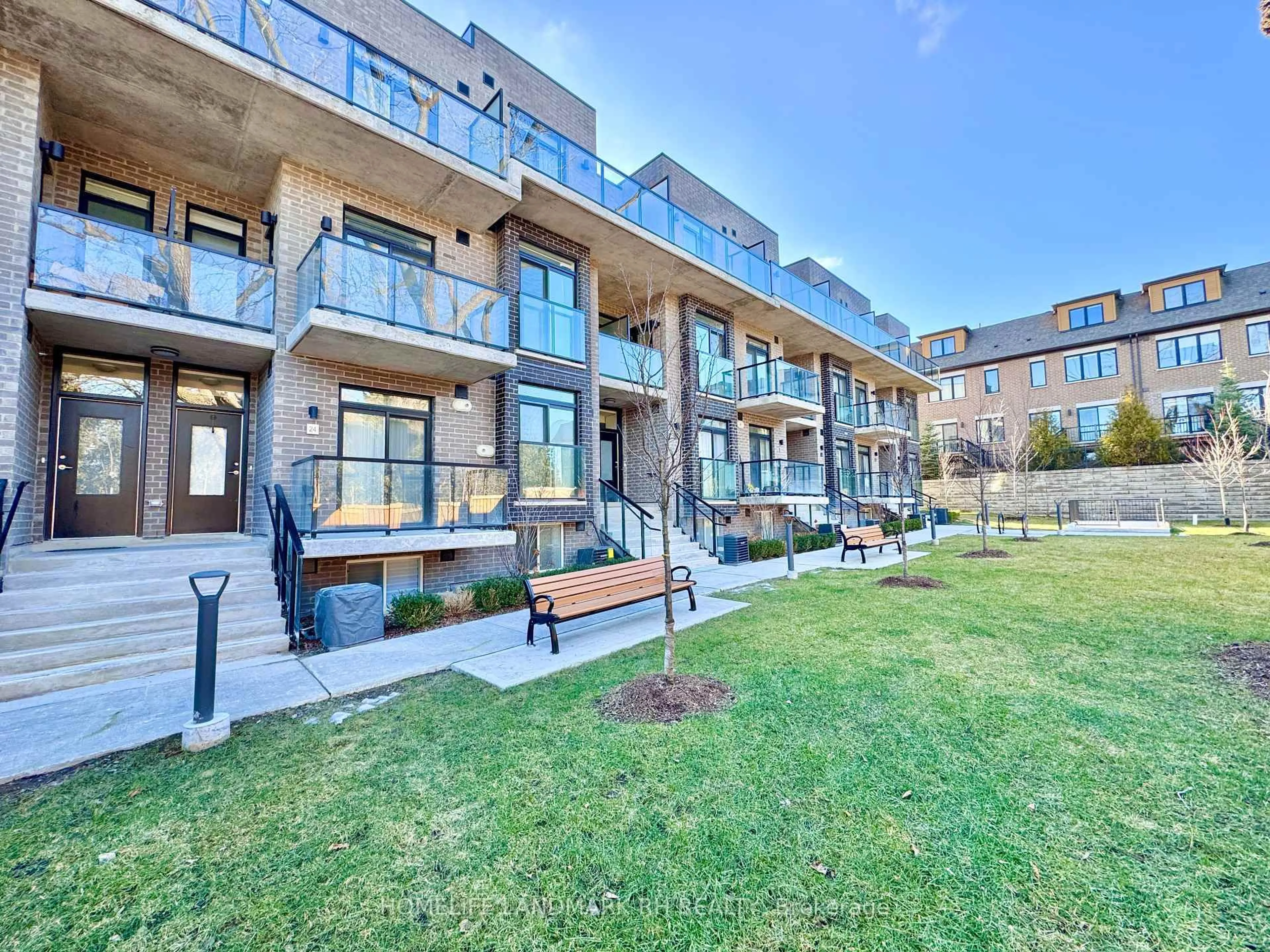 Patio, building for 268 Finch Ave #20, Toronto Ontario M2N 0L3