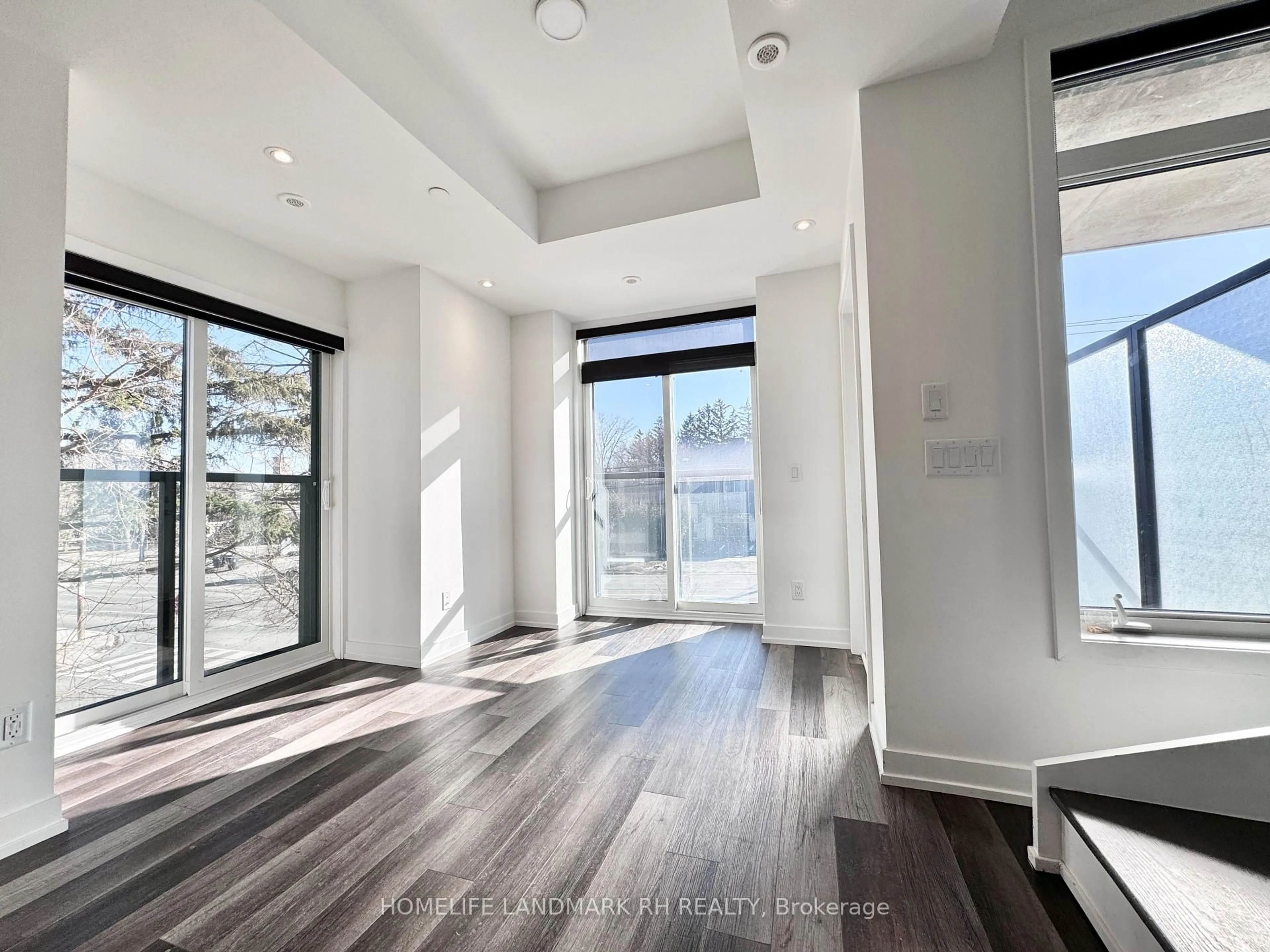 Indoor entryway for 268 Finch Ave #20, Toronto Ontario M2N 0L3