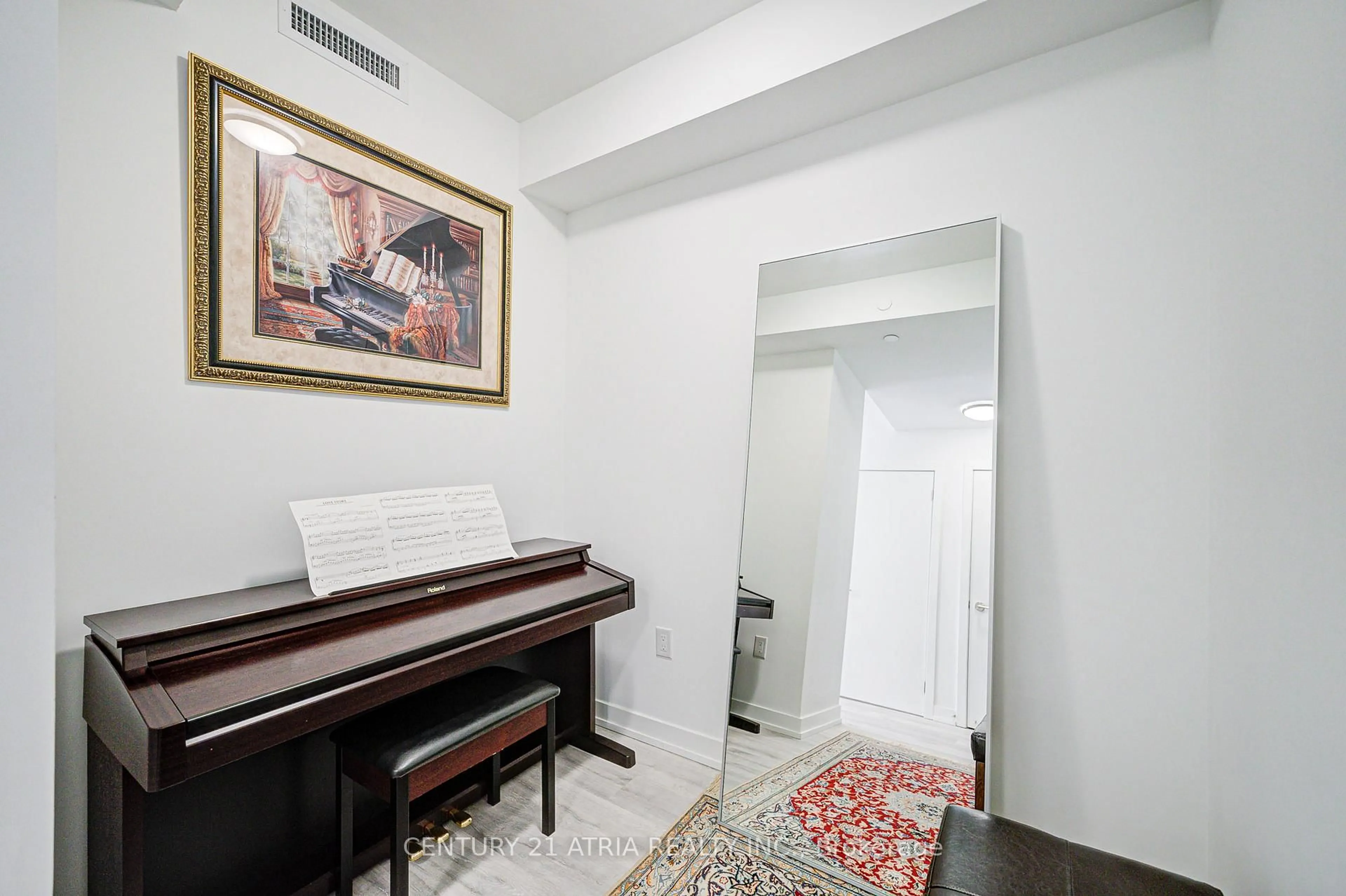 Indoor foyer for 7 Golden Lion Hts #525, Toronto Ontario M2M 0C1