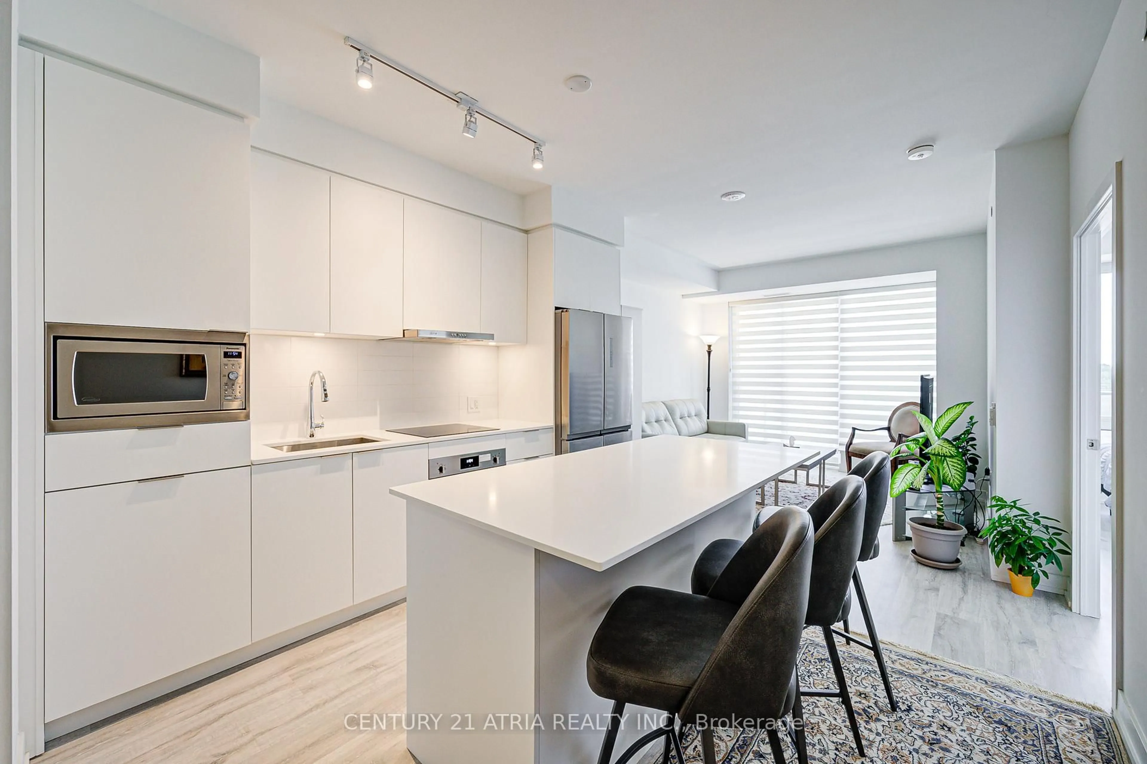 Contemporary kitchen, ceramic/tile floor for 7 Golden Lion Hts #525, Toronto Ontario M2M 0C1