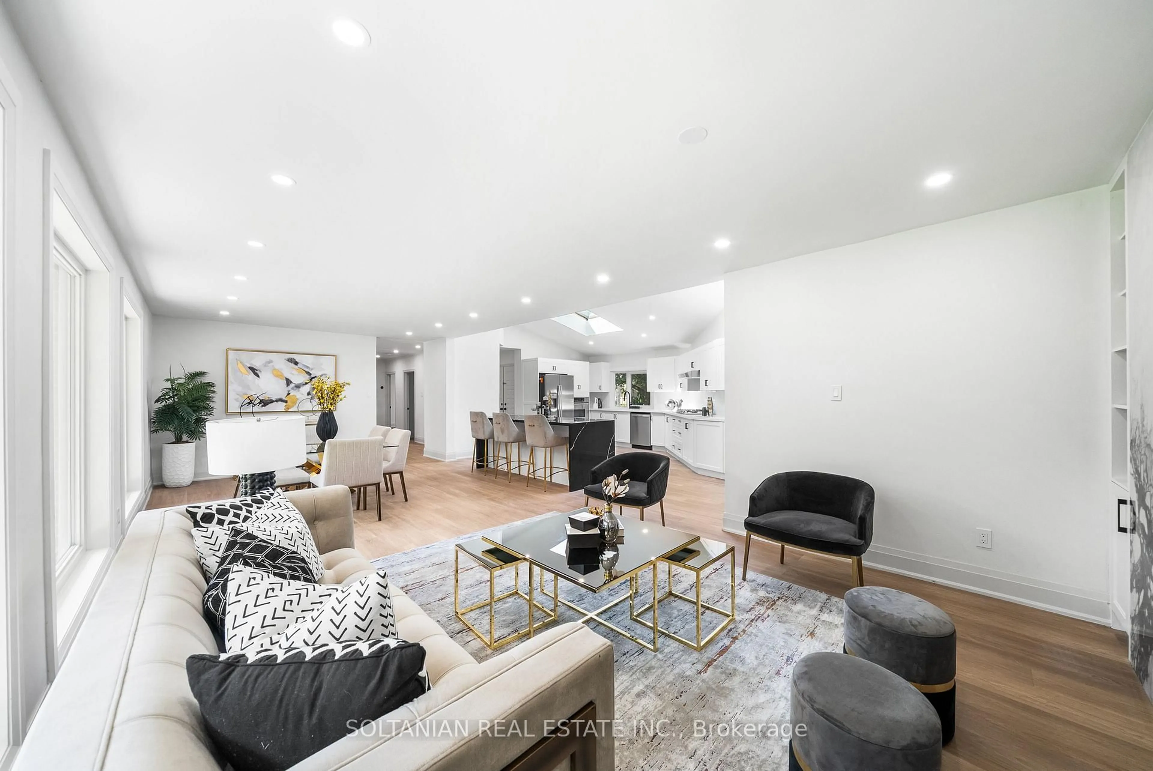 Living room with furniture, unknown for 21 Tally Lane, Toronto Ontario M2K 1V3