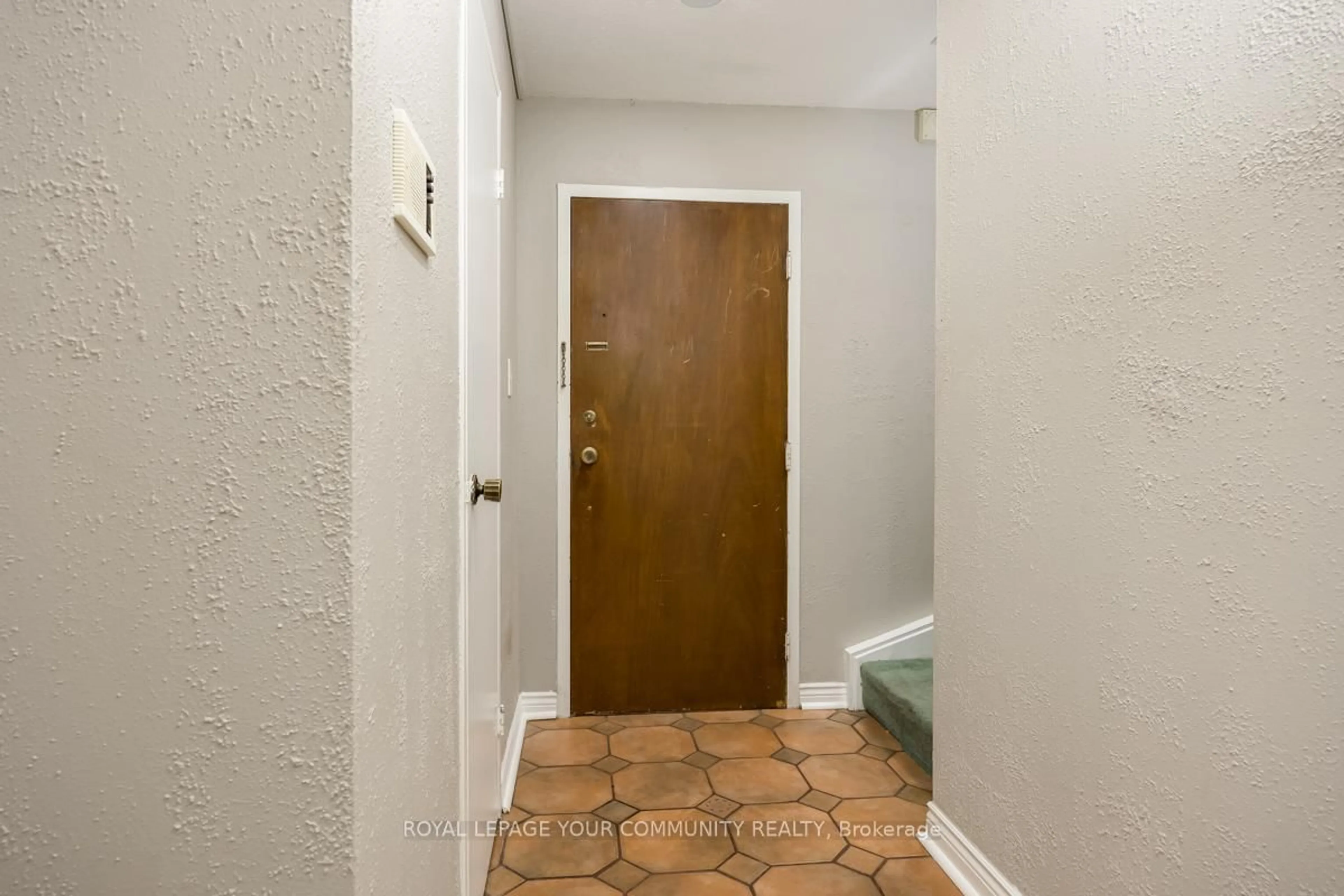 Indoor entryway for 25 Pebble Bywy #42, Toronto Ontario M2H 3J6
