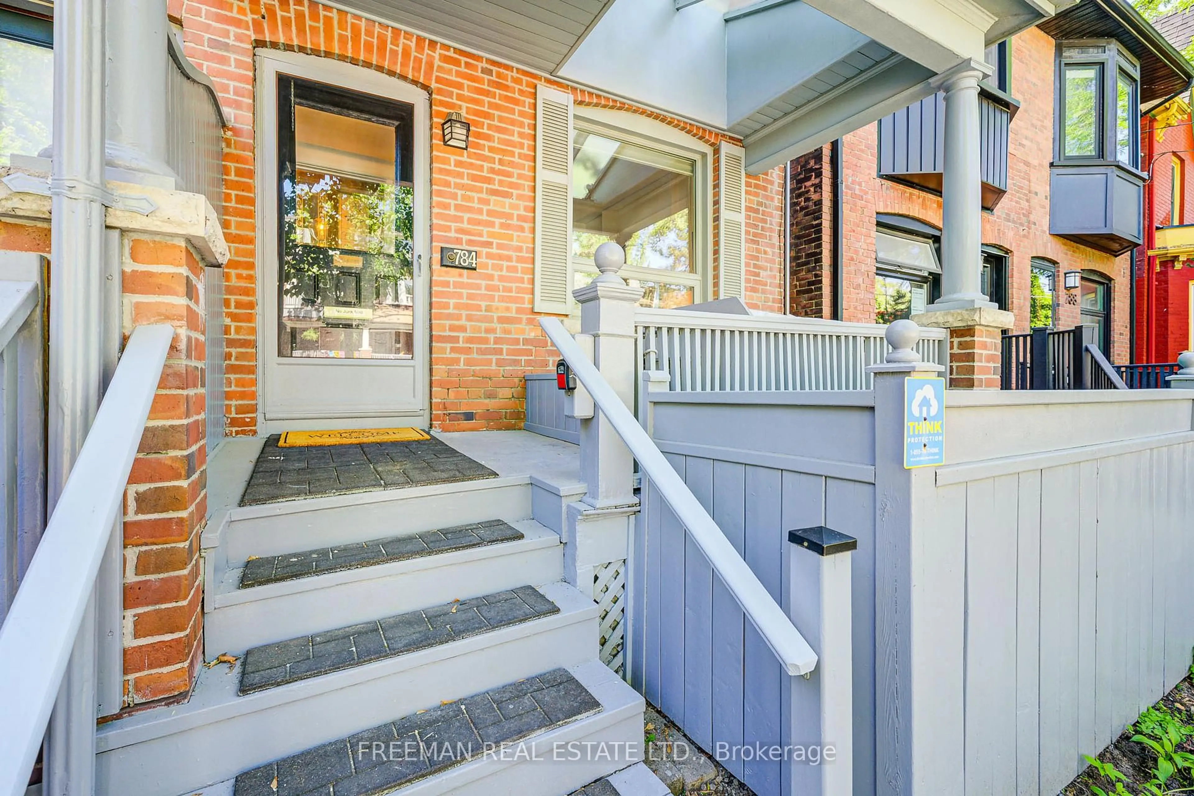 Indoor entryway for 784 Markham St, Toronto Ontario M6G 2M5