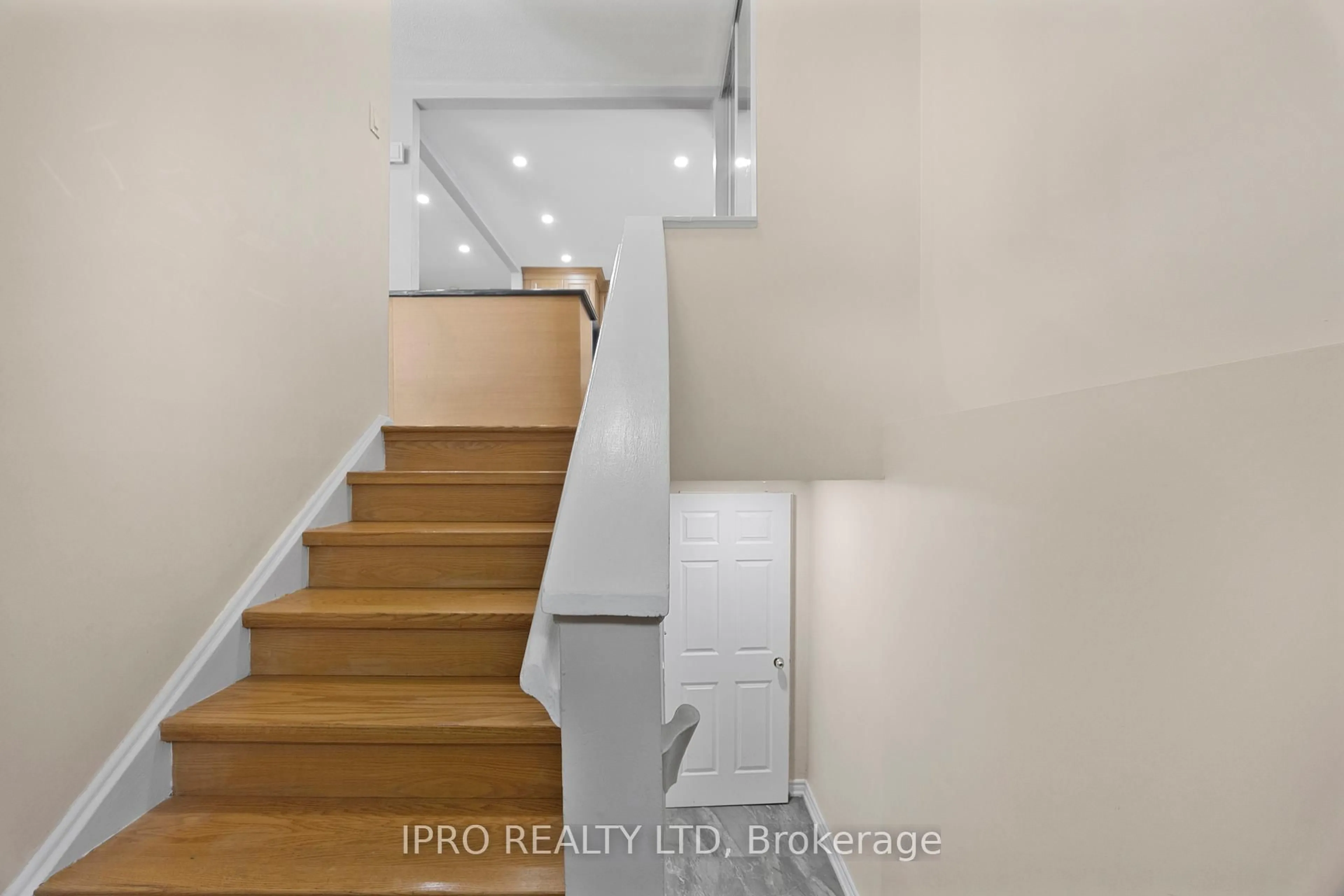 Stairs for 49 Tuscarora Dr, Toronto Ontario M2H 2K4
