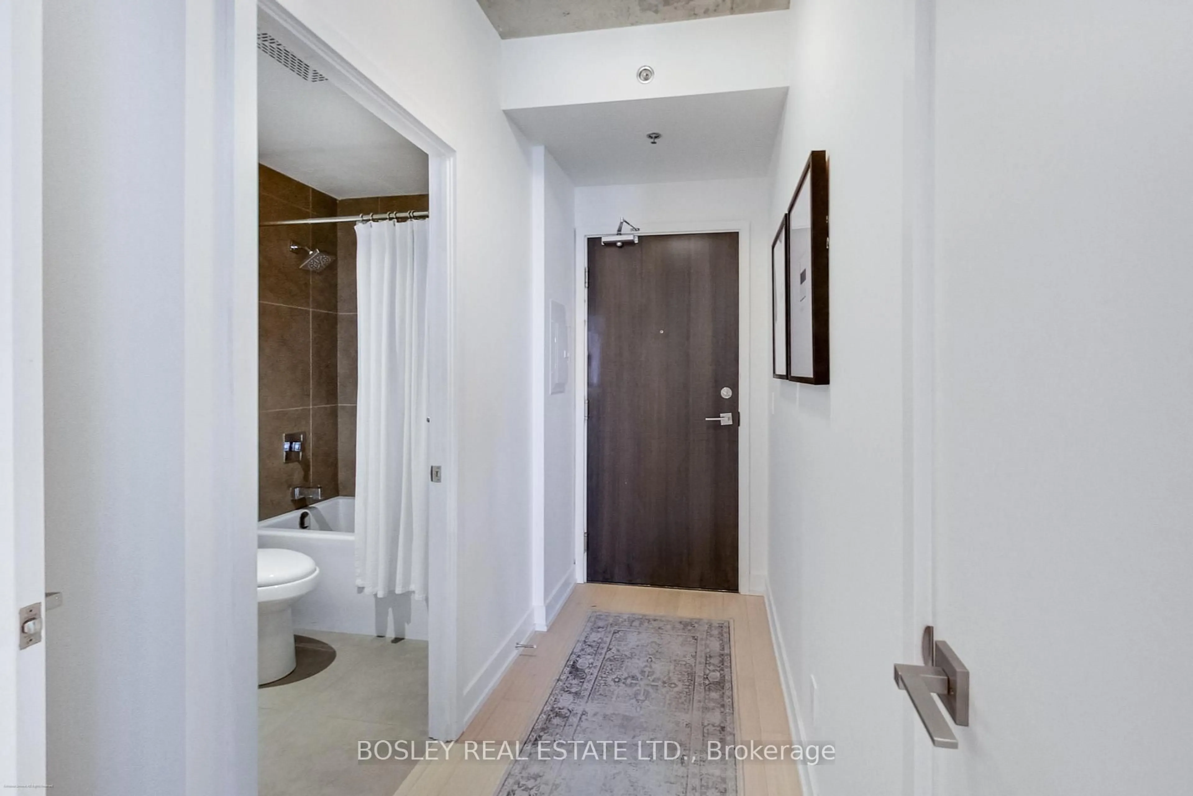 Standard bathroom, ceramic/tile floor for 20 Minowan Miikan Lane #1903, Toronto Ontario M6J 0E5