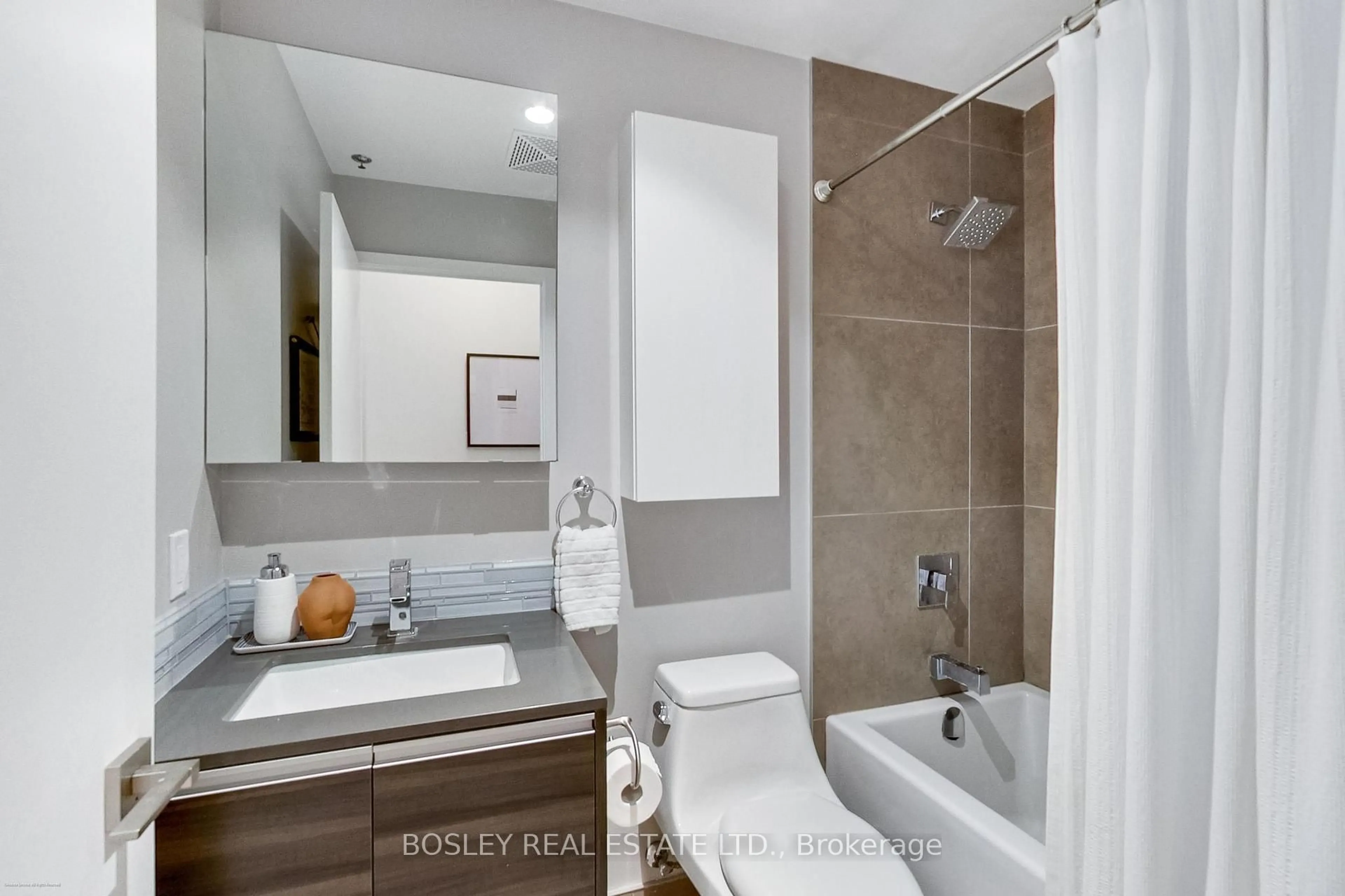 Standard bathroom, ceramic/tile floor for 20 Minowan Miikan Lane #1903, Toronto Ontario M6J 0E5
