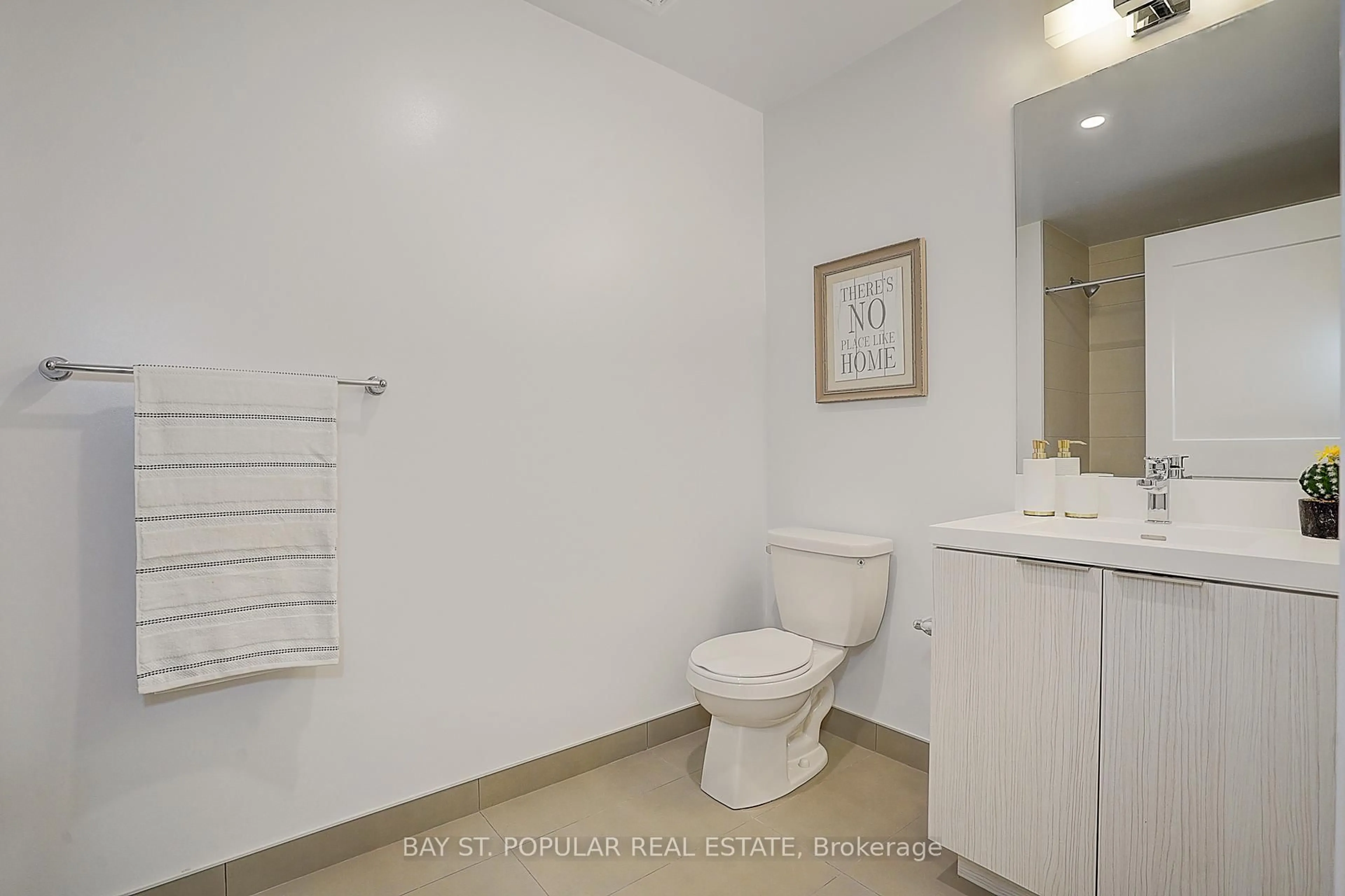Standard bathroom, ceramic/tile floor for 50 Dunfield Ave #812, Toronto Ontario M4S 0E4