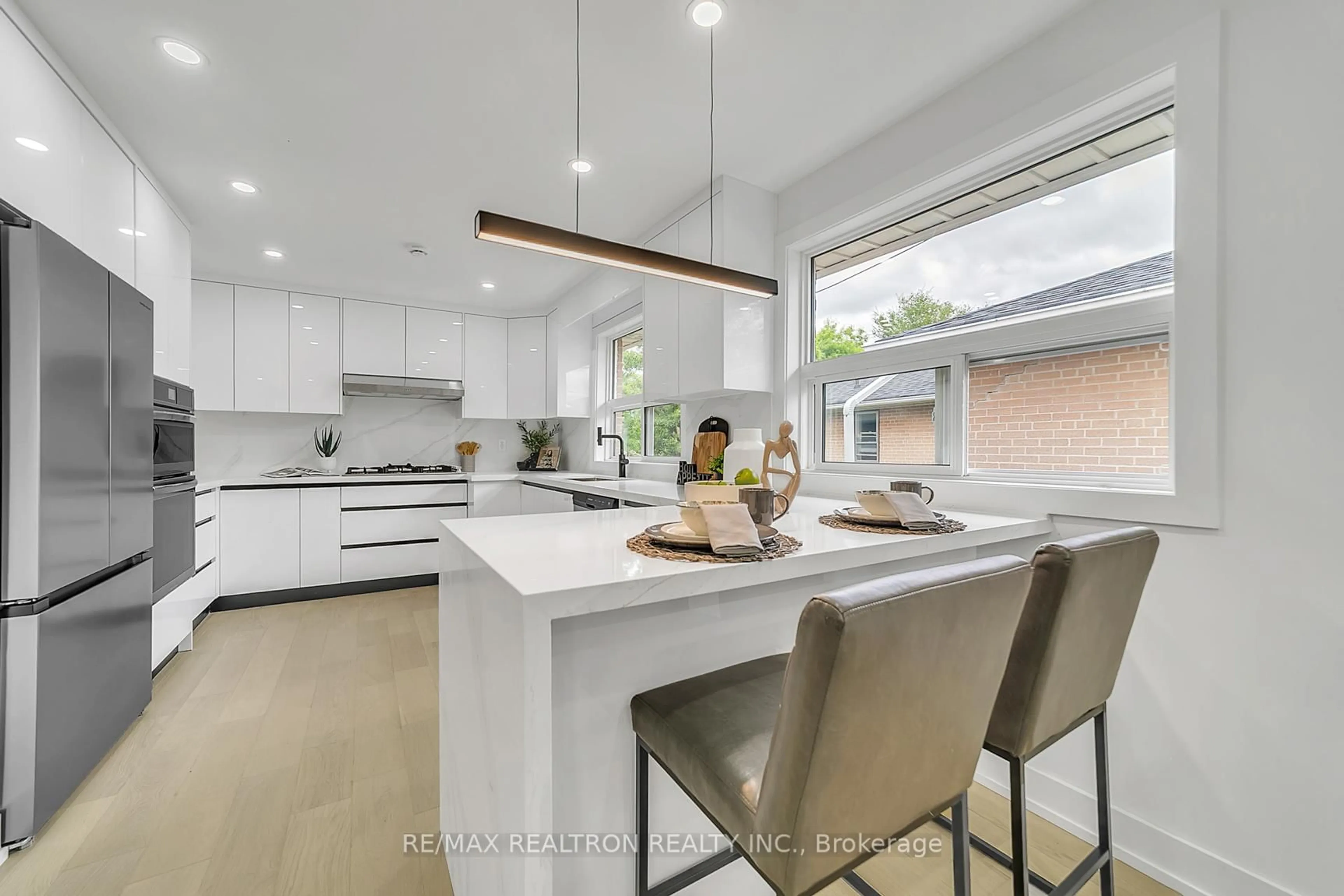 Open concept kitchen, ceramic/tile floor for 250 Acton Ave, Toronto Ontario M3H 4J1