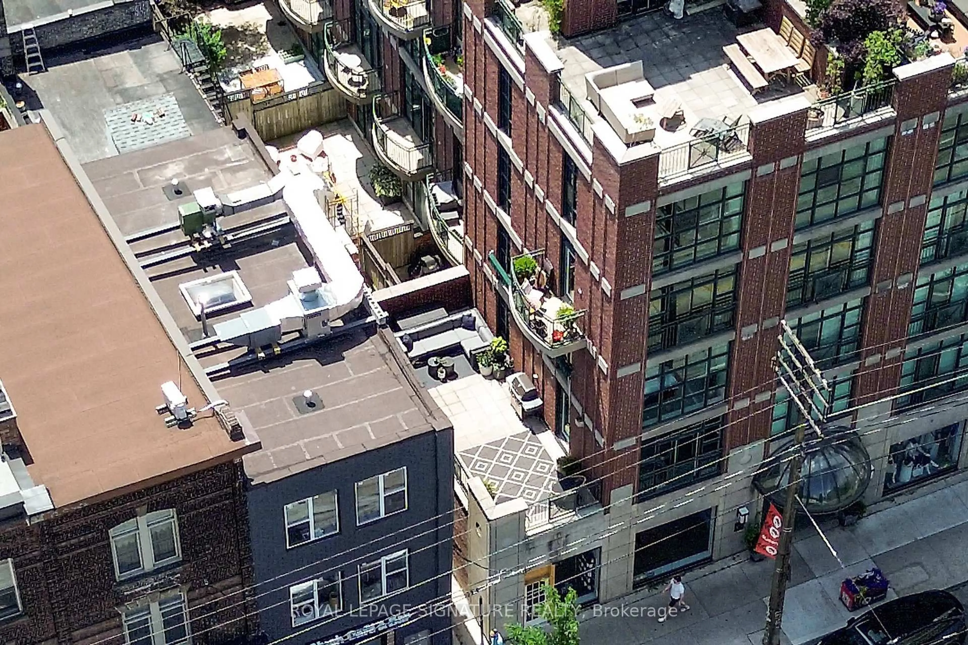 A pic from outside/outdoor area/front of a property/back of a property/a pic from drone, city buildings view from balcony for 901 Queen St #231, Toronto Ontario M6J 3X4
