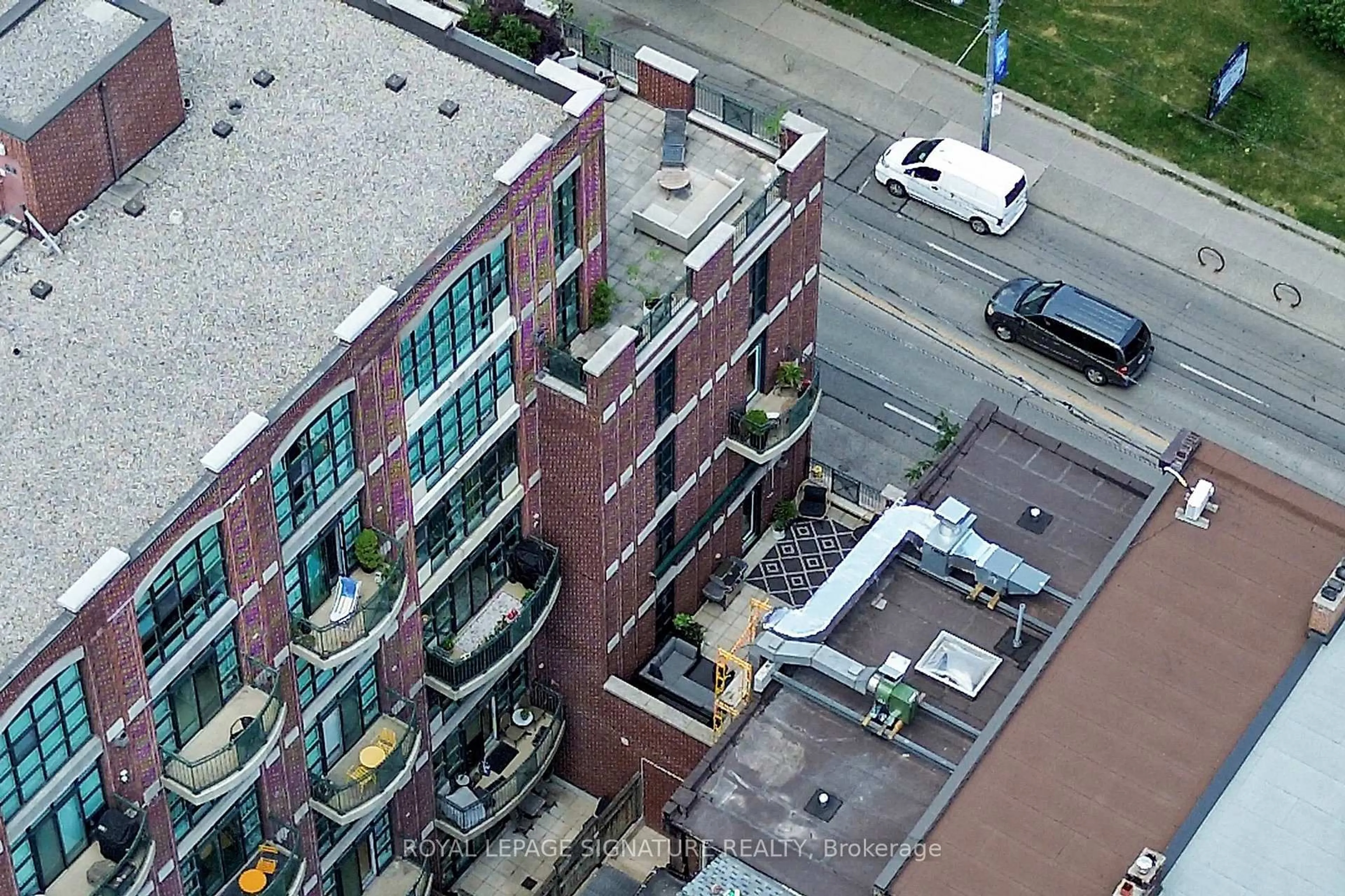 A pic from outside/outdoor area/front of a property/back of a property/a pic from drone, city buildings view from balcony for 901 Queen St #231, Toronto Ontario M6J 3X4