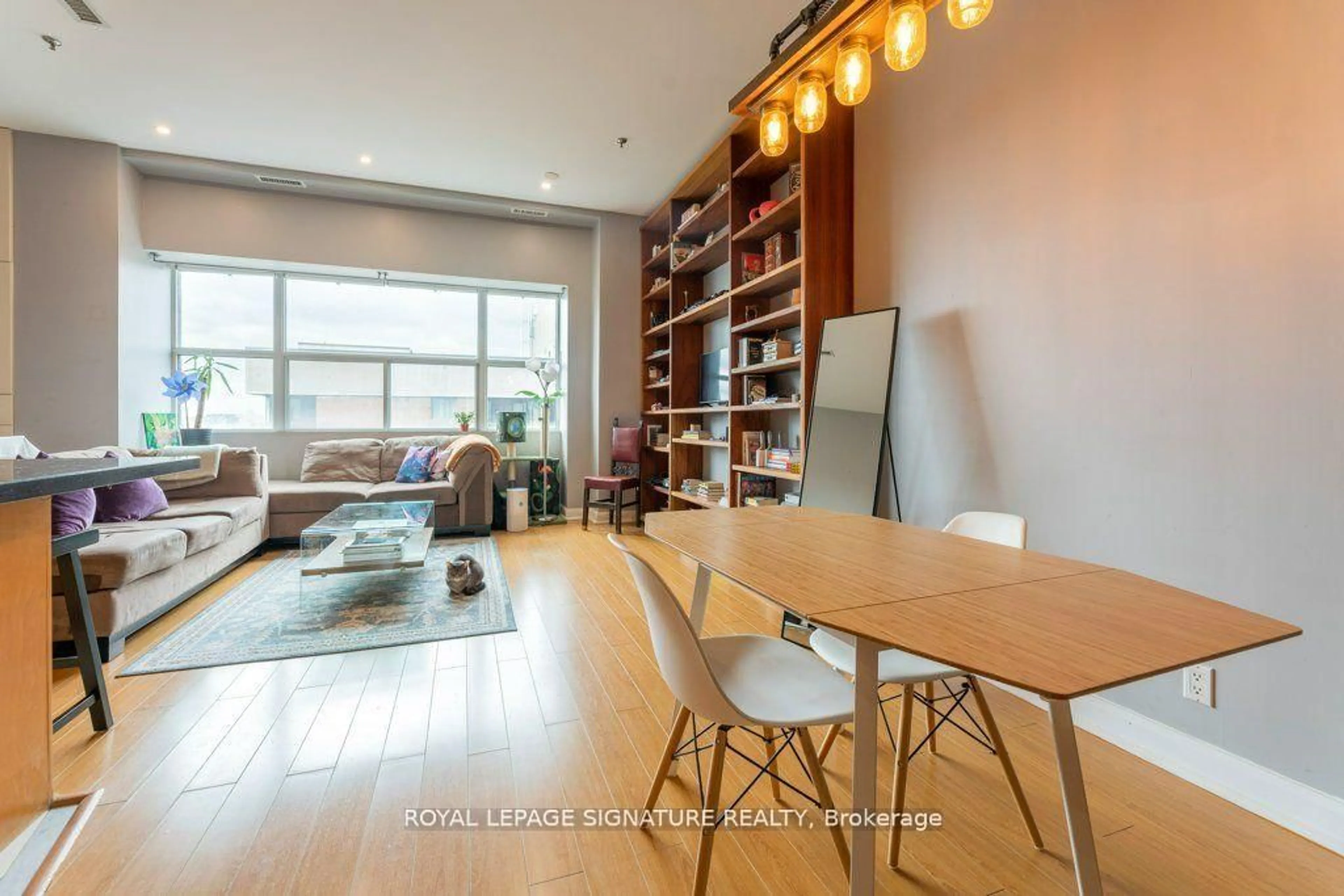 Living room with furniture, wood/laminate floor for 700 King St #801, Toronto Ontario M5V 2Y6