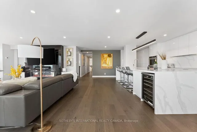 Additional image 39 of 77 Harbour Sq Unit 3208